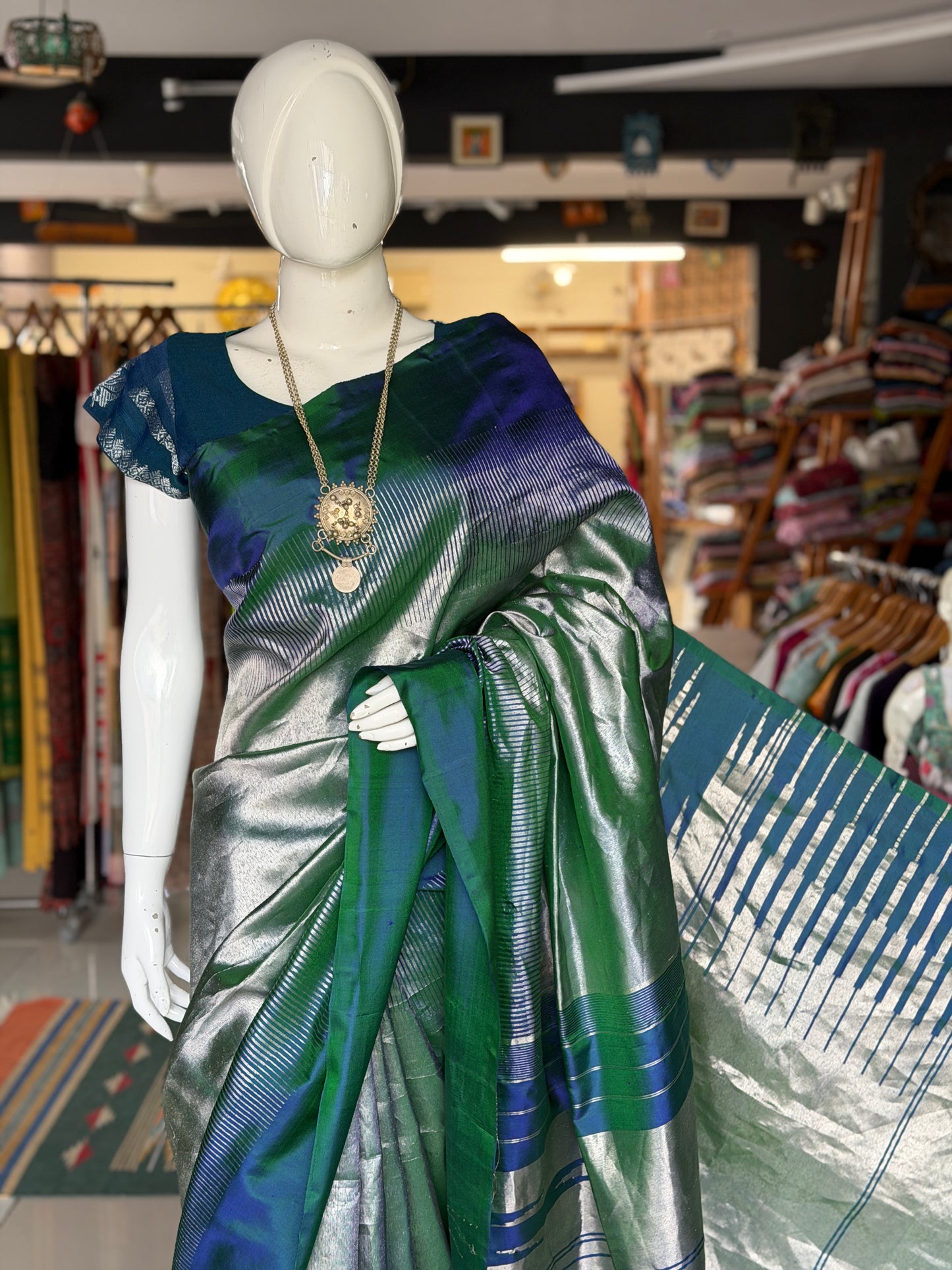 Turquoise n silver pure silk handwoven Gadwal 8 kol saree with unstitched blouse