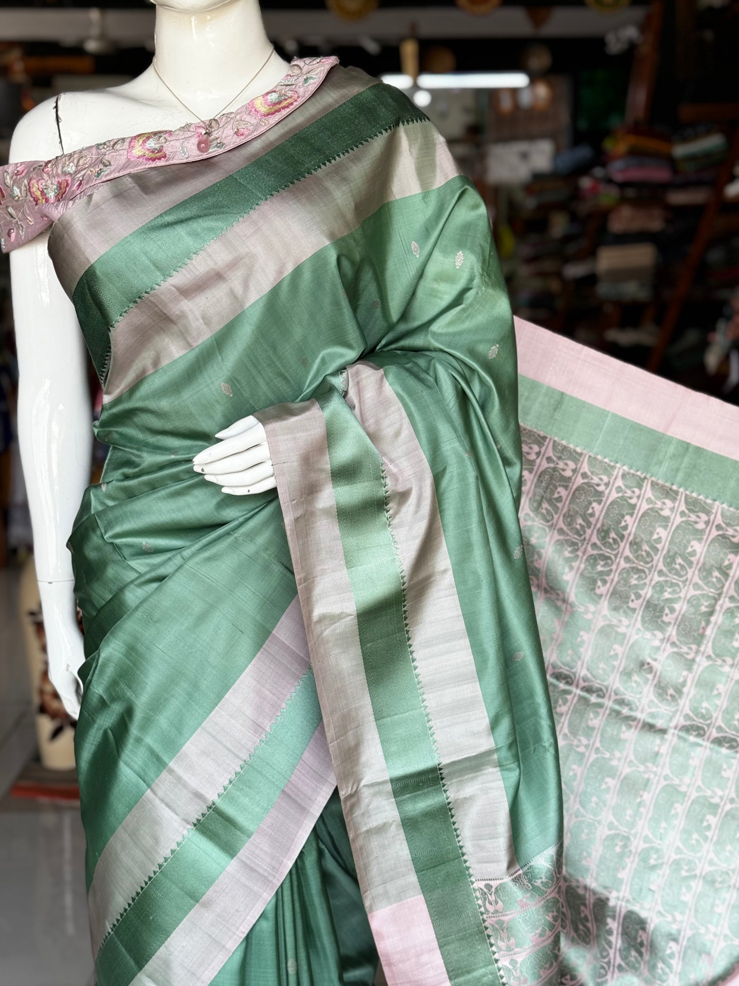 Green pure silk Kodiyala handloom saree with all over butis and light pink palla