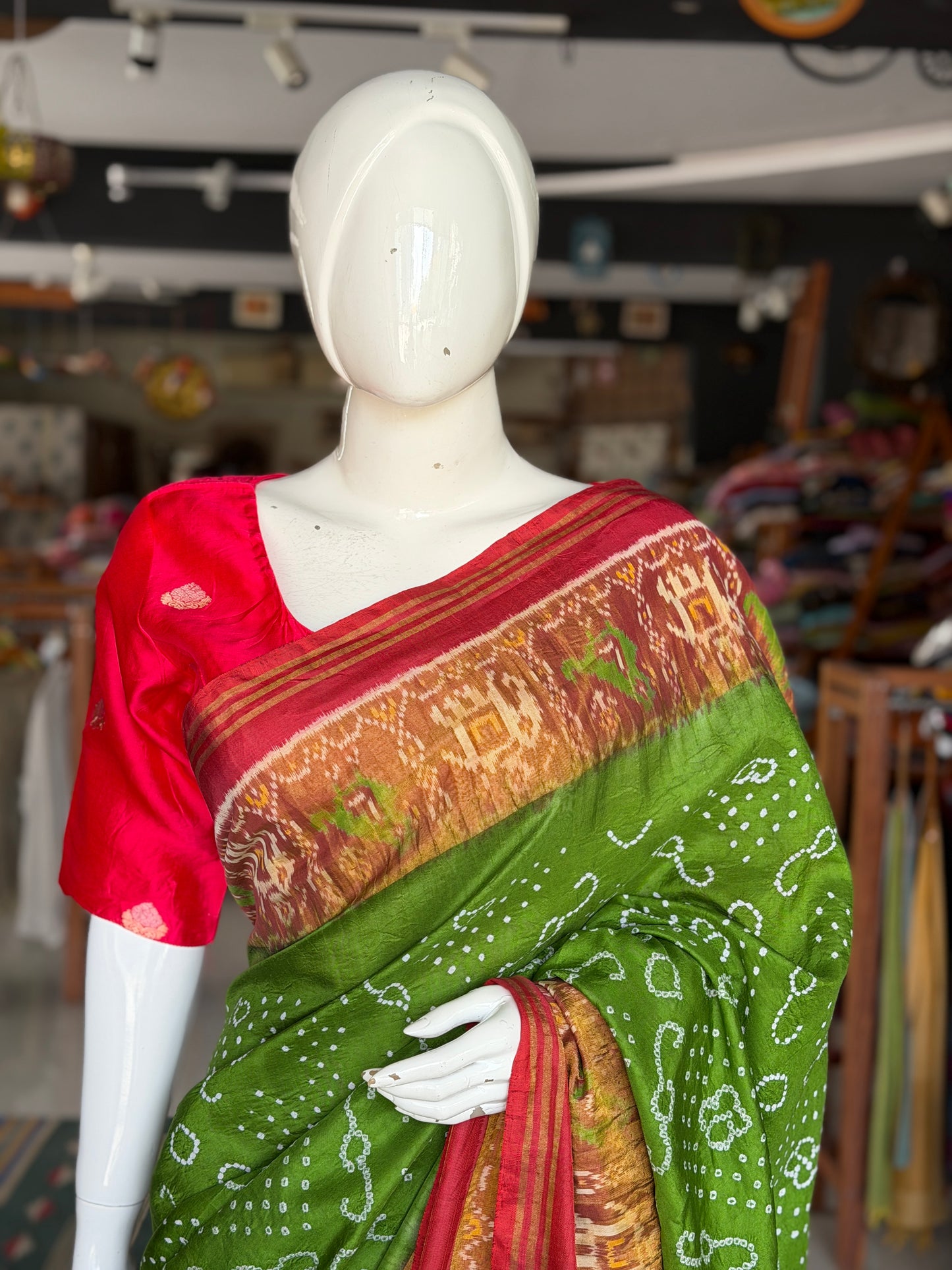 Green tie n dye bandini pure silk handwoven saree with ikat border and palla