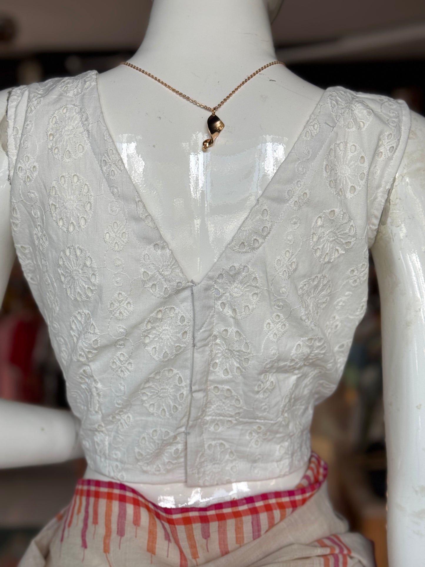White hakoba cotton sleeveless blouse, front boat neck, back v-neck