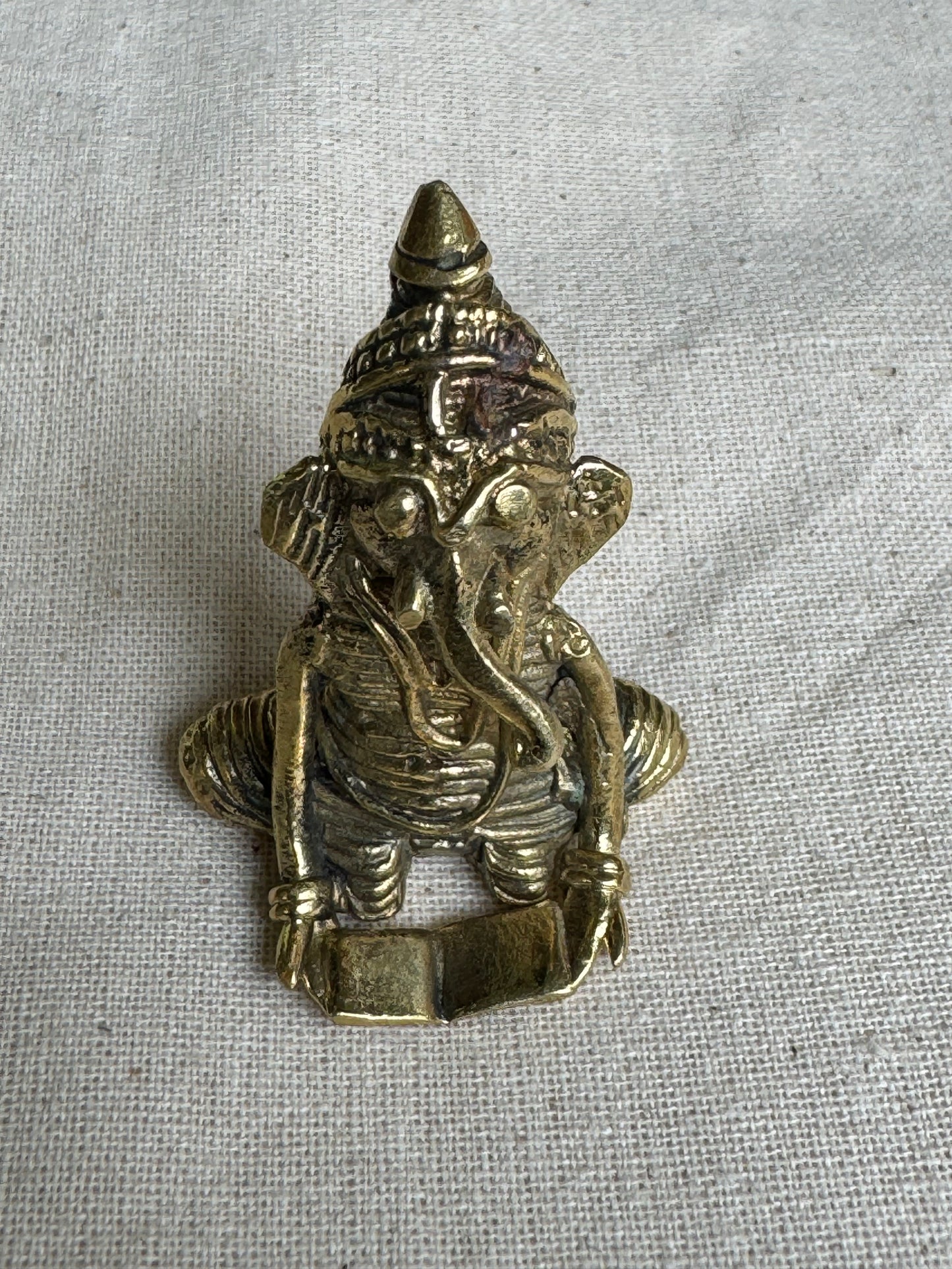 Small sitting Ganesha in brass - handcrafted in dokra craft