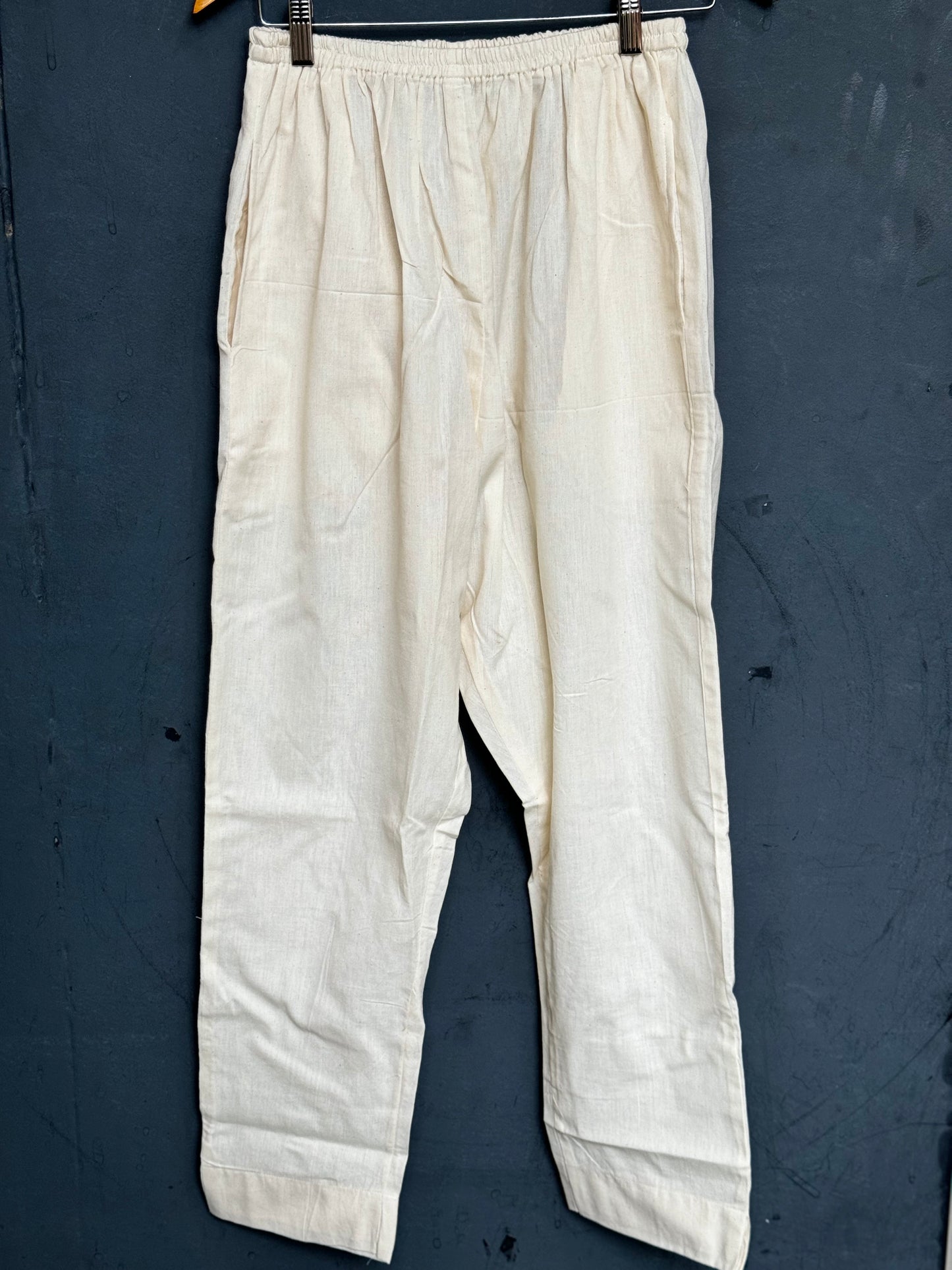 Soft cotton straight pants with two pockets, all around elastic