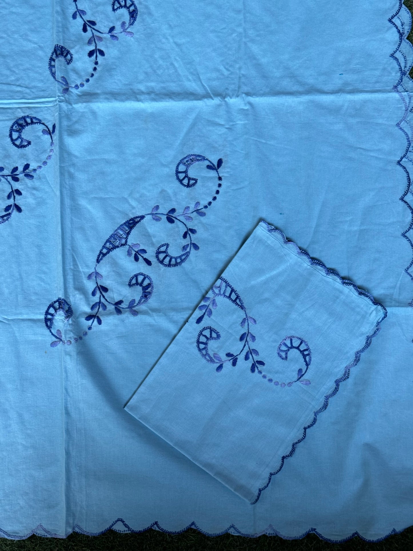 Blue hand embroidered cut work scallop edged king size cotton bedsheet with 2 pillow cases