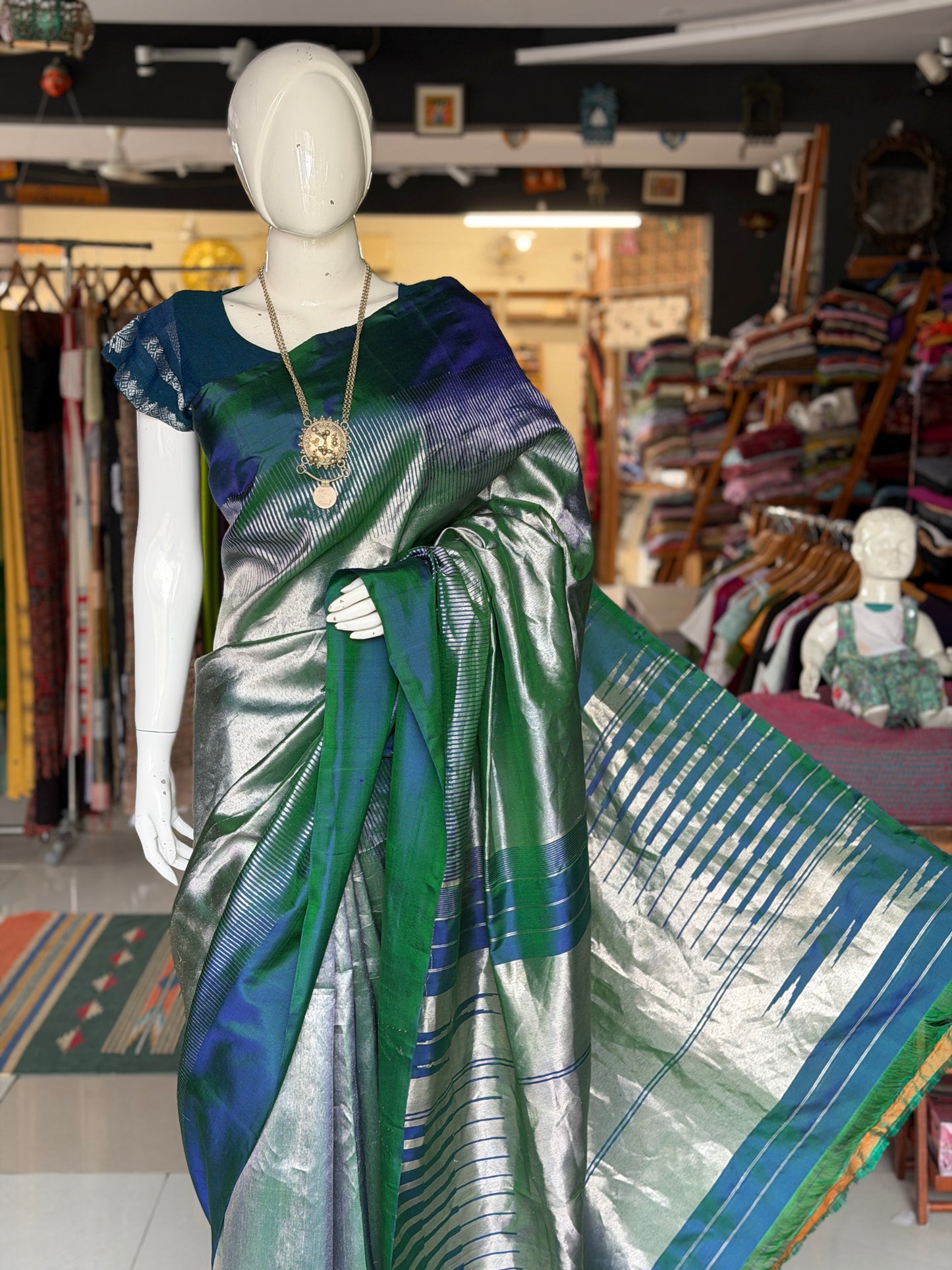 Turquoise n silver pure silk handwoven Gadwal 8 kol saree with unstitched blouse