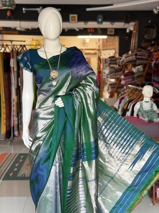 Turquoise n silver pure silk handwoven Gadwal 8 kol saree with unstitched blouse