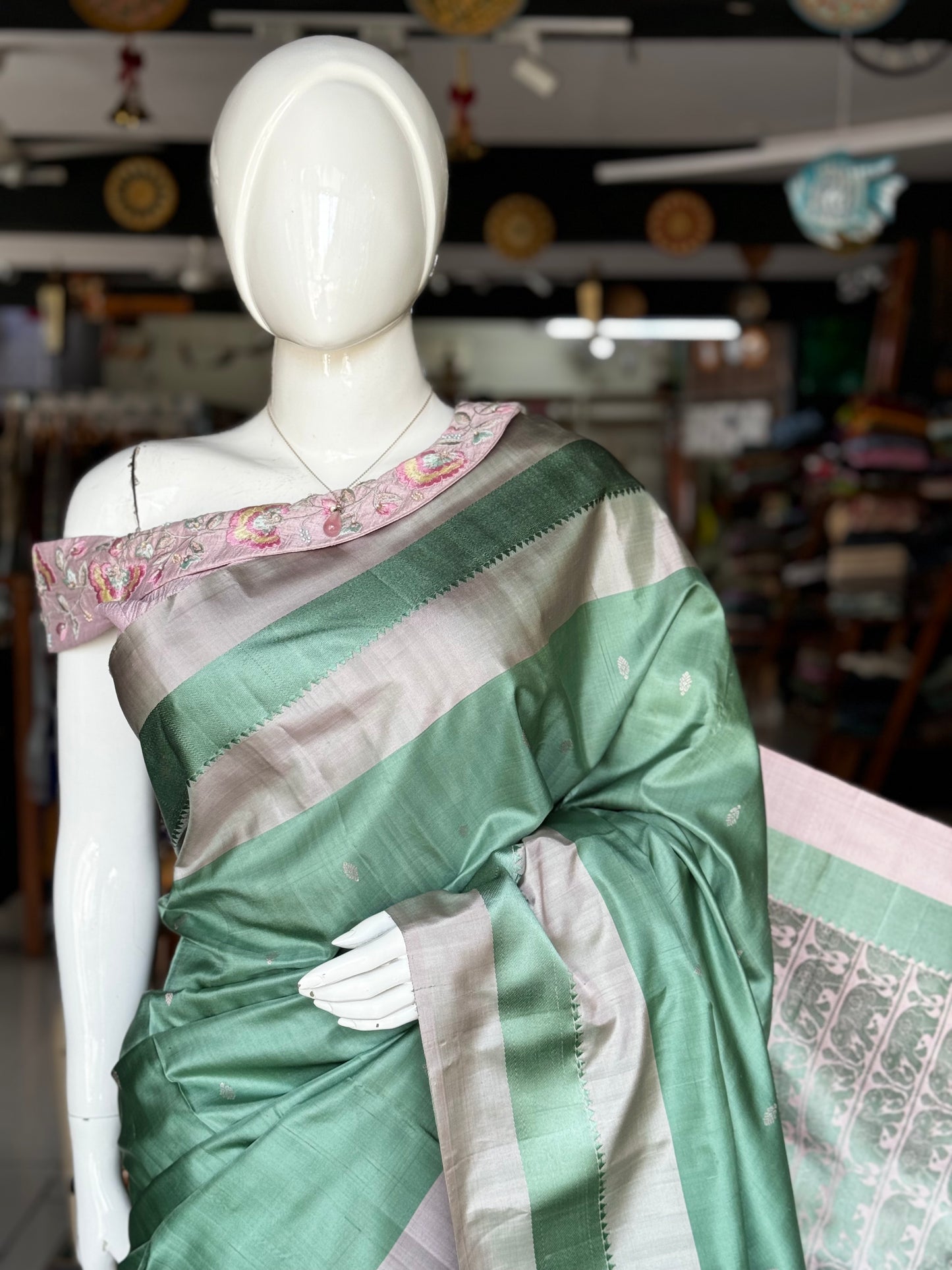 Green pure silk Kodiyala handloom saree with all over butis and light pink palla