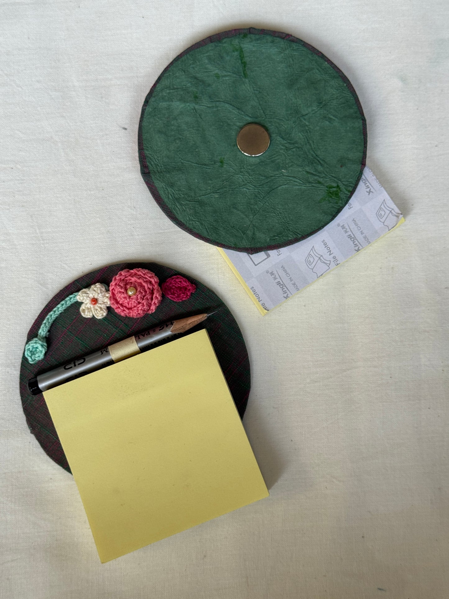 Round fridge magnet with crochet detailing to keep your shopping / to-do list handy