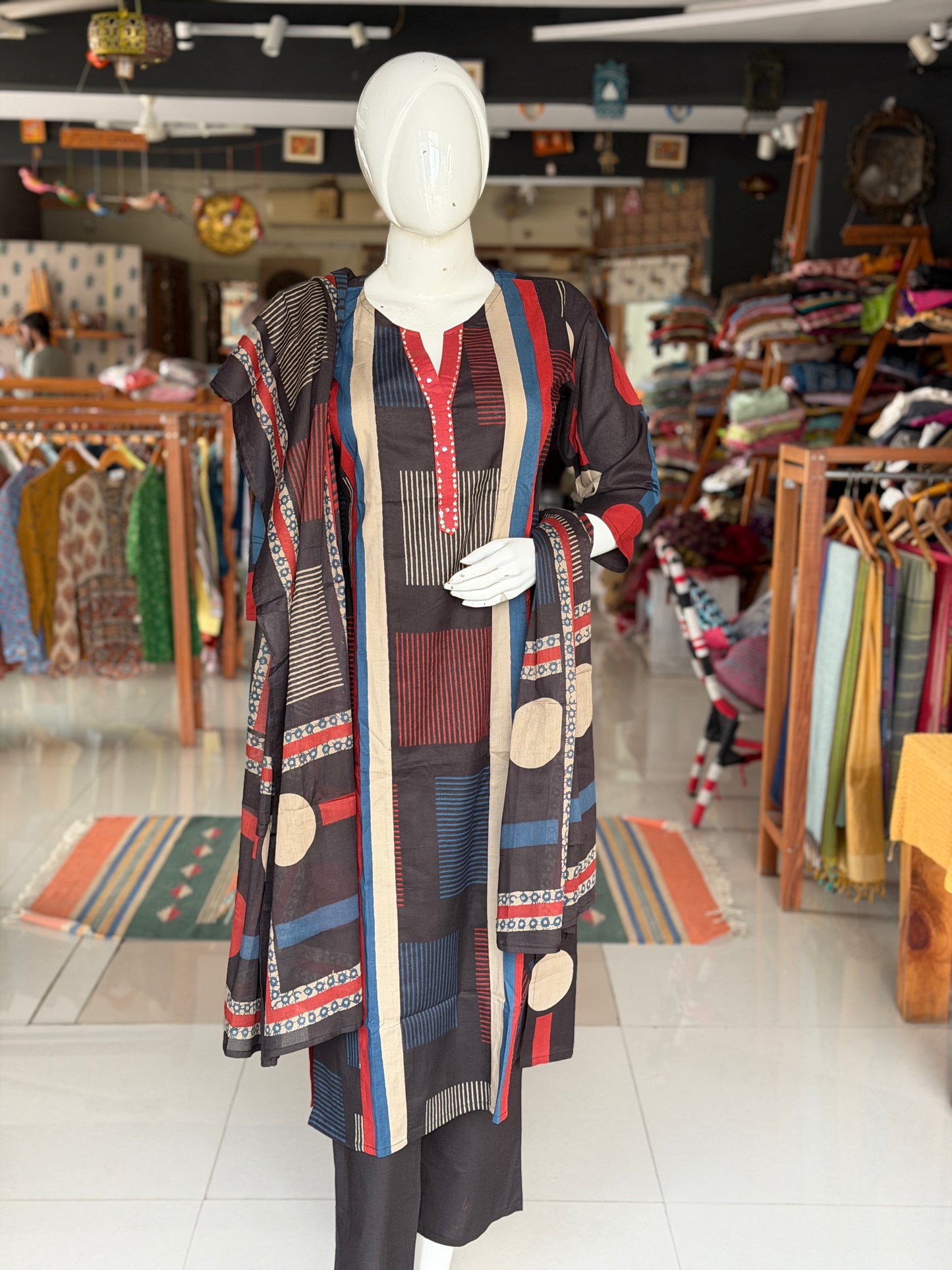 Black geometric print straight kurti, pants and dupatta - 3 piece set
