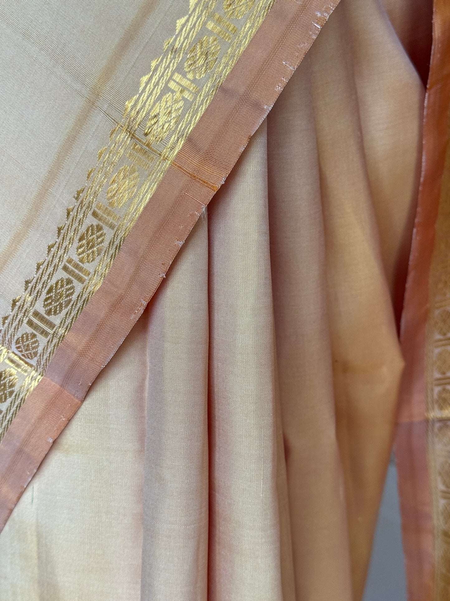 Elegant beige pure silk handloom Kumbakonam pattu saree with rath chariot palla