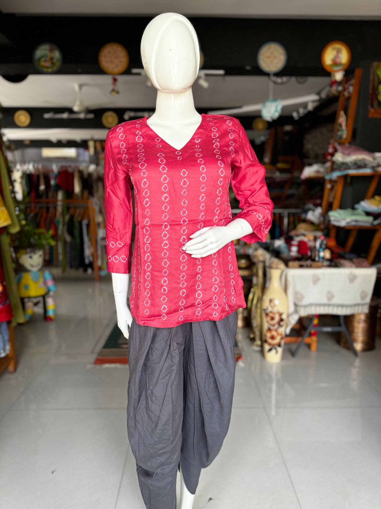 Pink cotton tunic top with hand tie n dye placement bandini