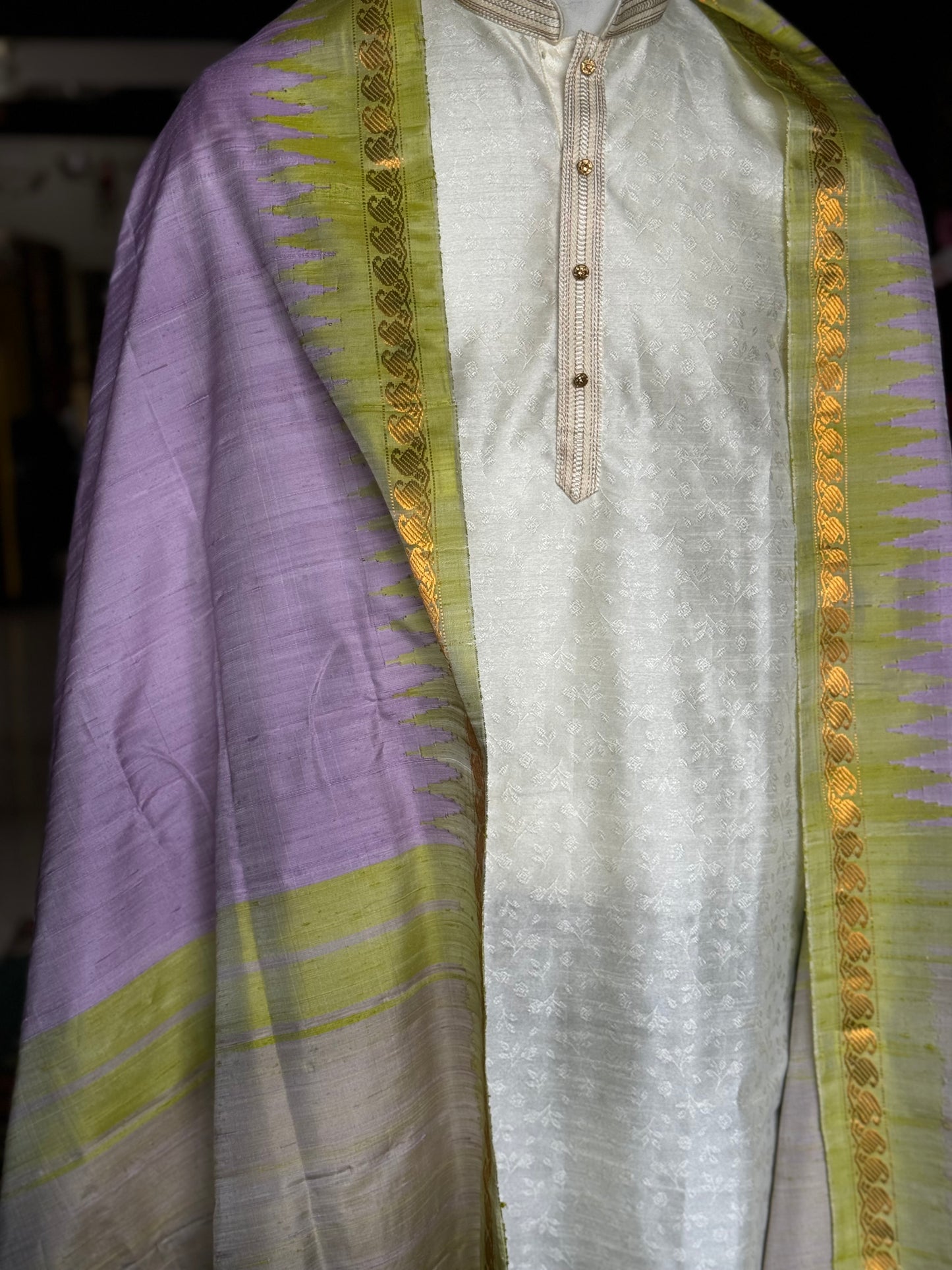 Lavender handloom Gadwal pure raw silk dupatta with green temple kuttu borders