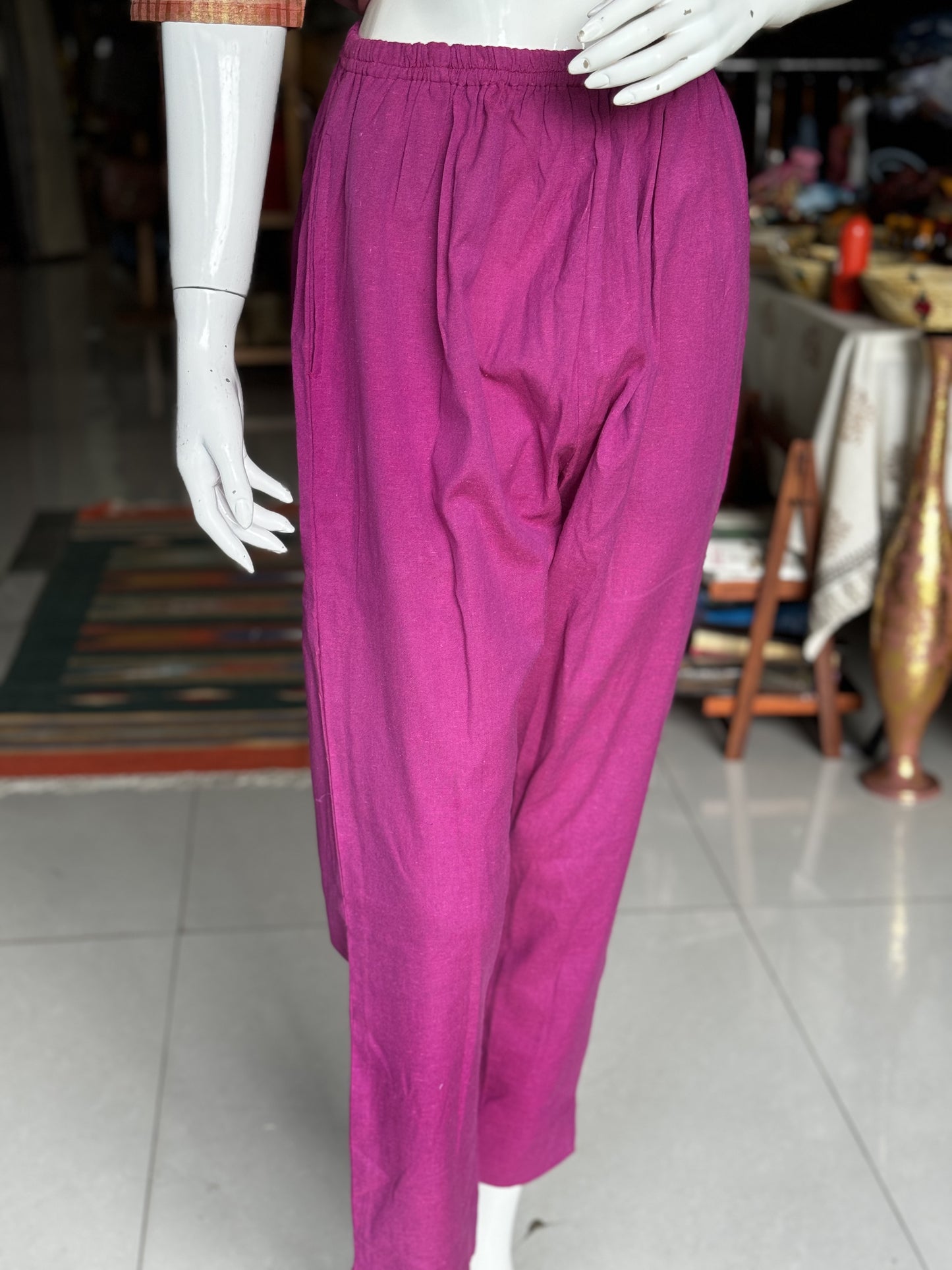 Soft cotton straight pants with two pockets, all around elastic