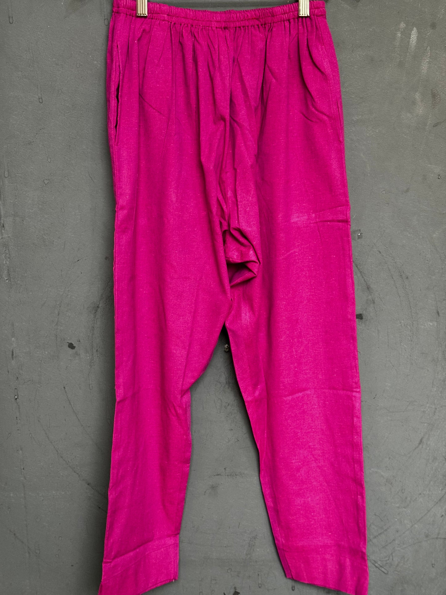 Soft cotton straight pants with two pockets, all around elastic