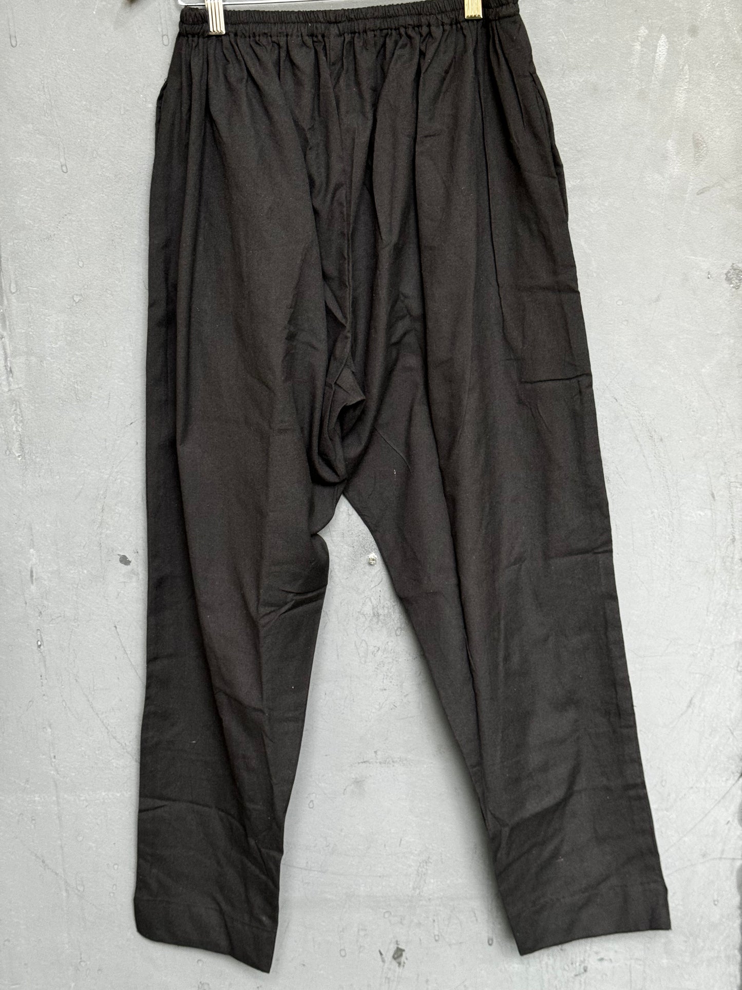 Soft cotton straight pants with two pockets, all around elastic