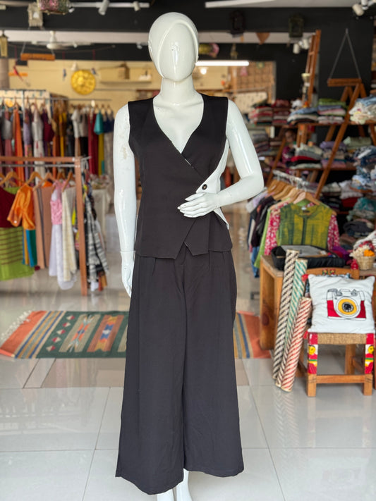 Black and white women’s vest style top