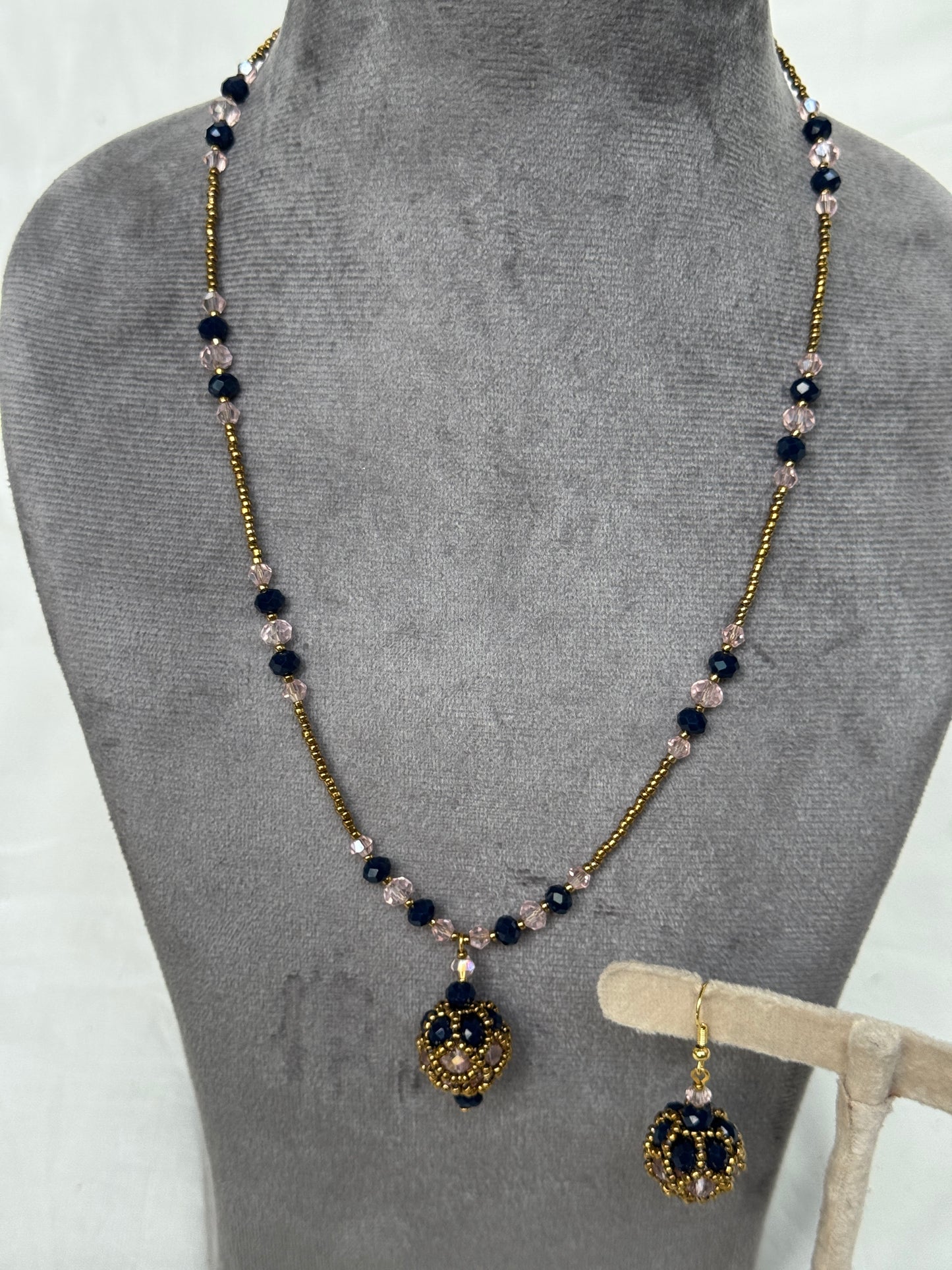 Black and gold necklace and earrings set - glass and poth beads