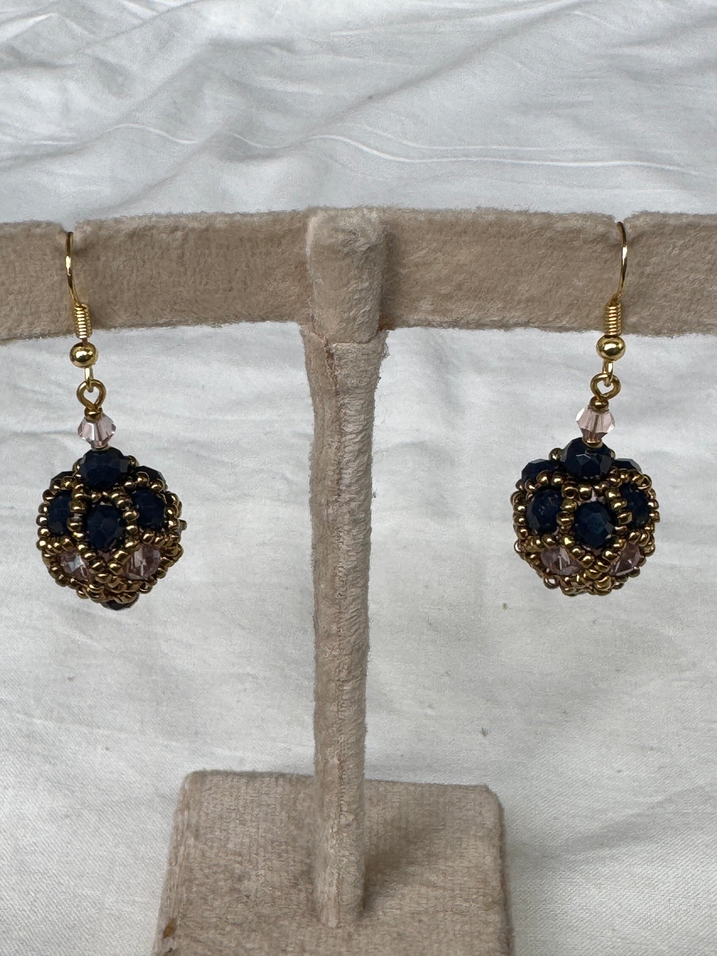 Black and gold necklace and earrings set - glass and poth beads