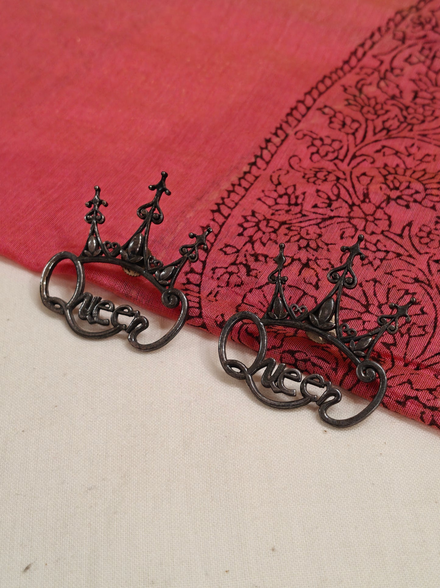 Queen and crown - fun Earrings