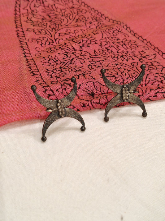 2 Crescent moons / puli goru studs - Earrings