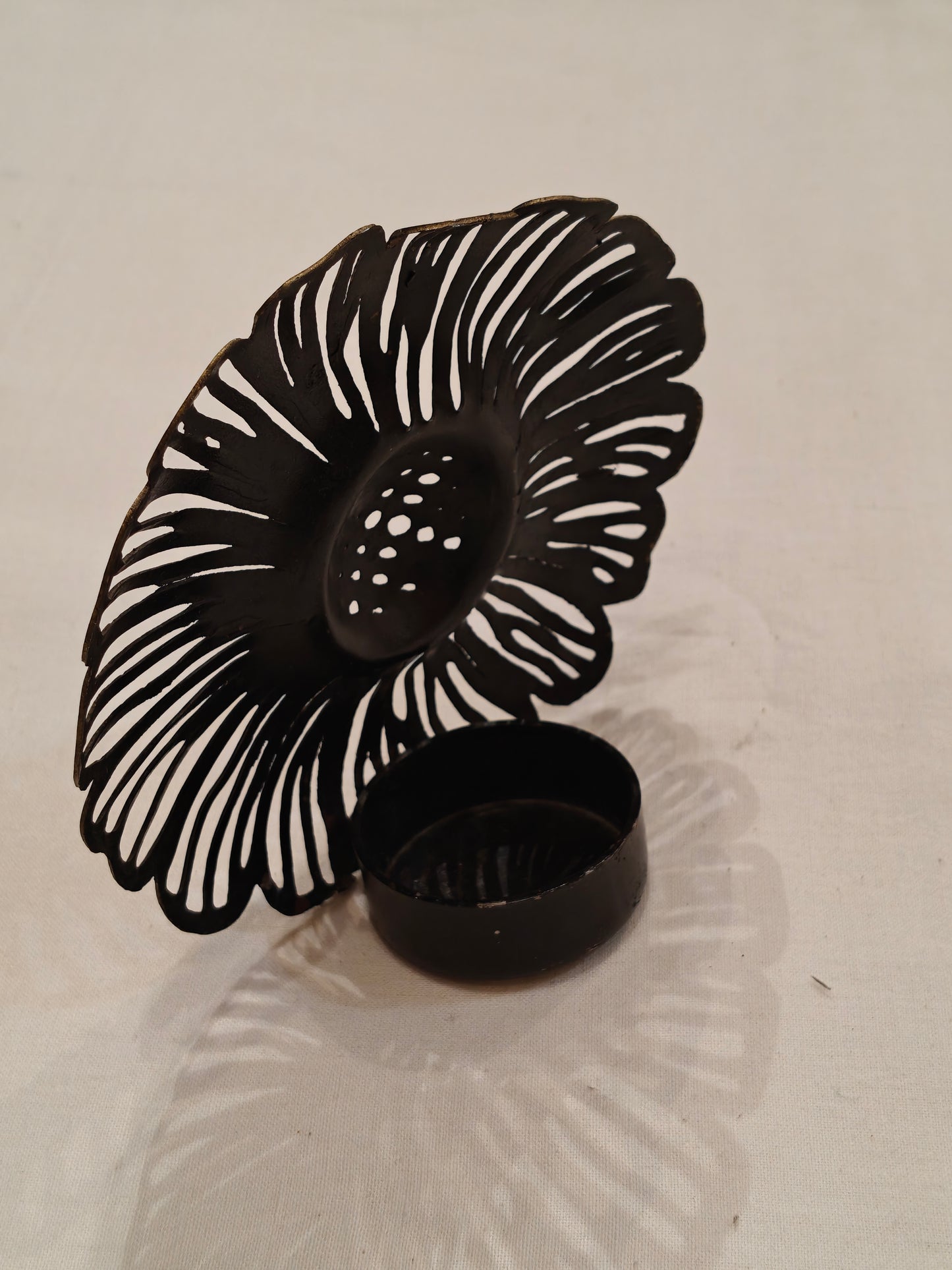 Flower shaped metal Handcrafted t-light holder