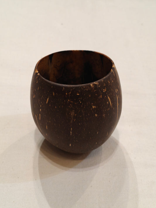 Bowl / tumbler made of coconut shell