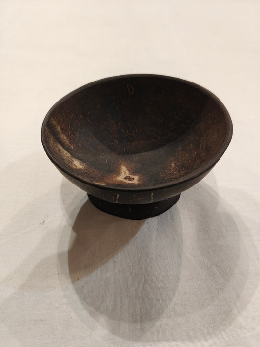 Small ice cream bowl with base made of coconut shell