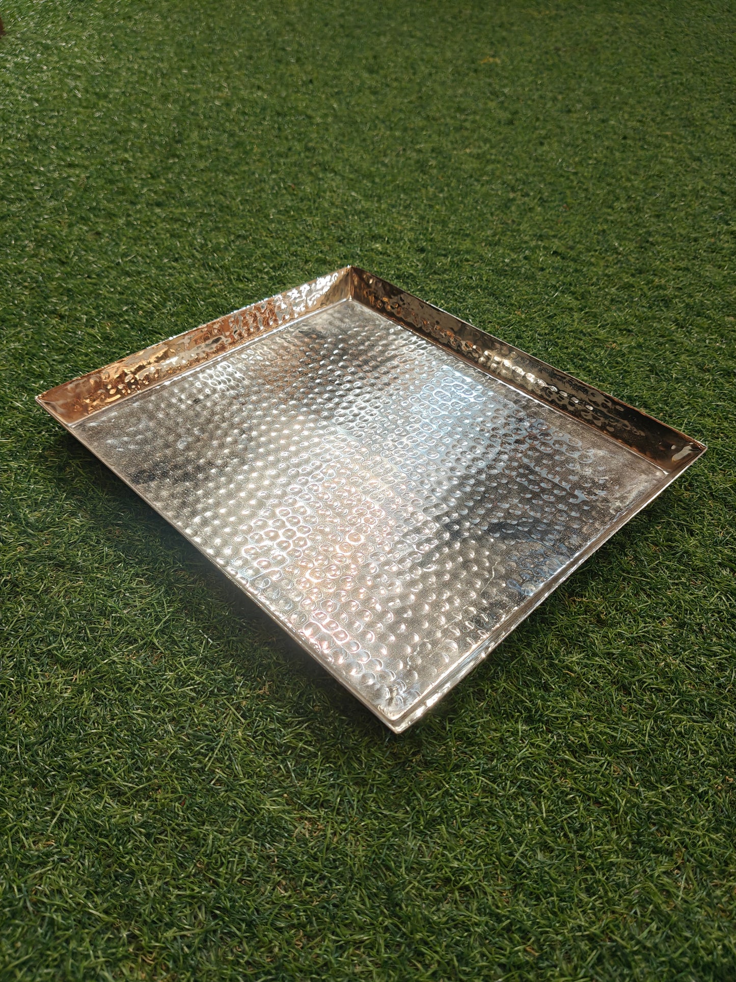Steel hammered look tray