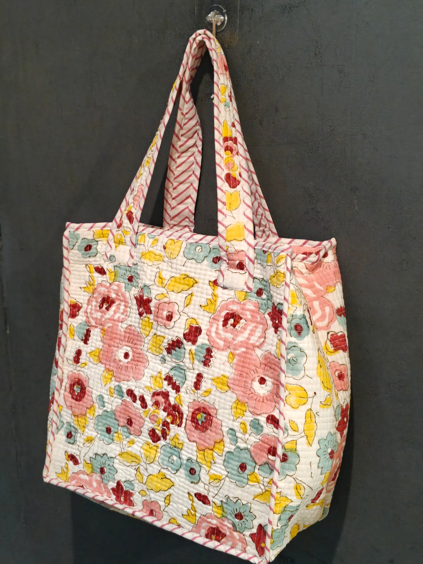 Lunch bag in hand block printed cotton with zipper closure