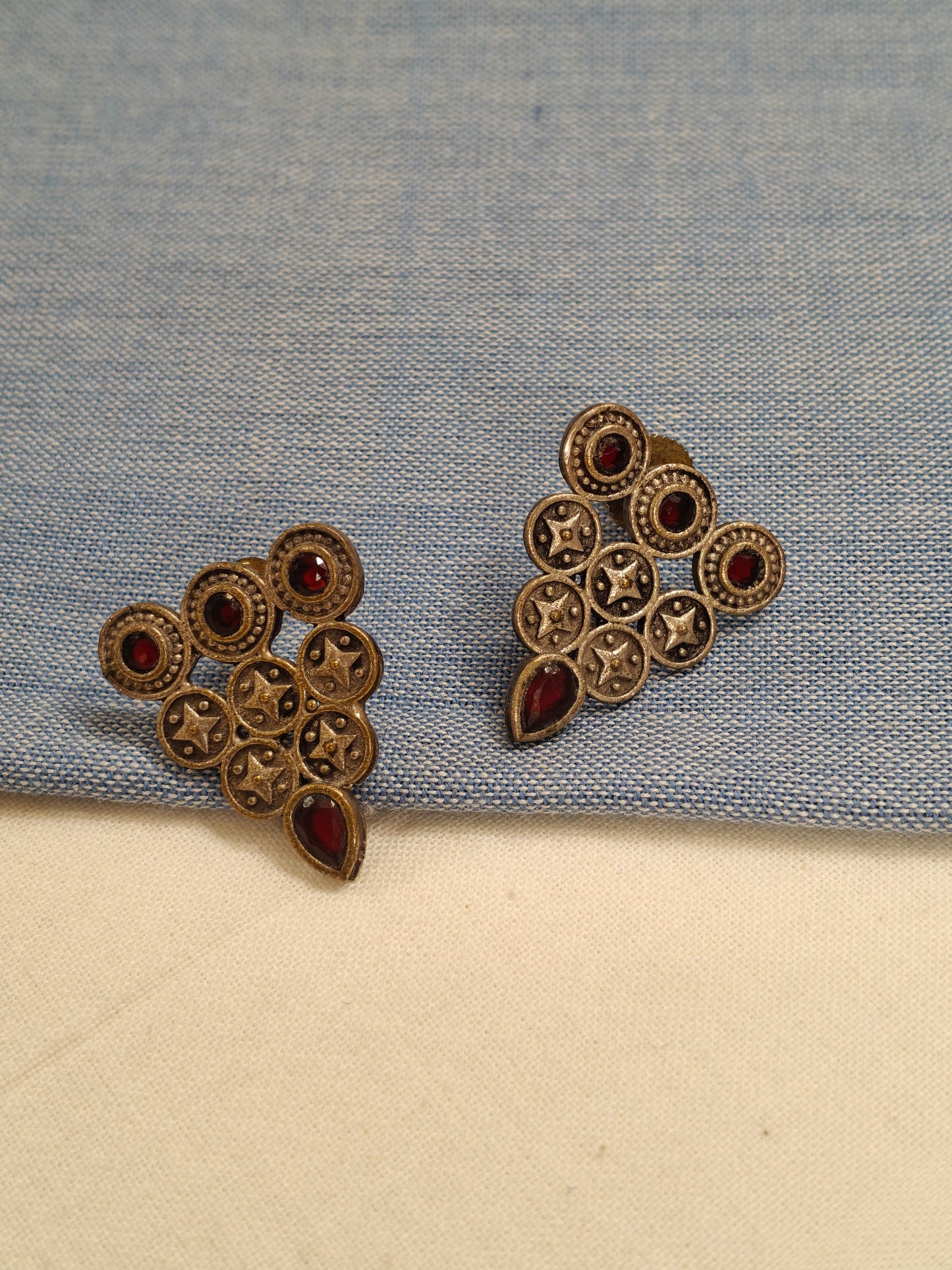 Triangle made by circles with red stones oxidised silver ear studs