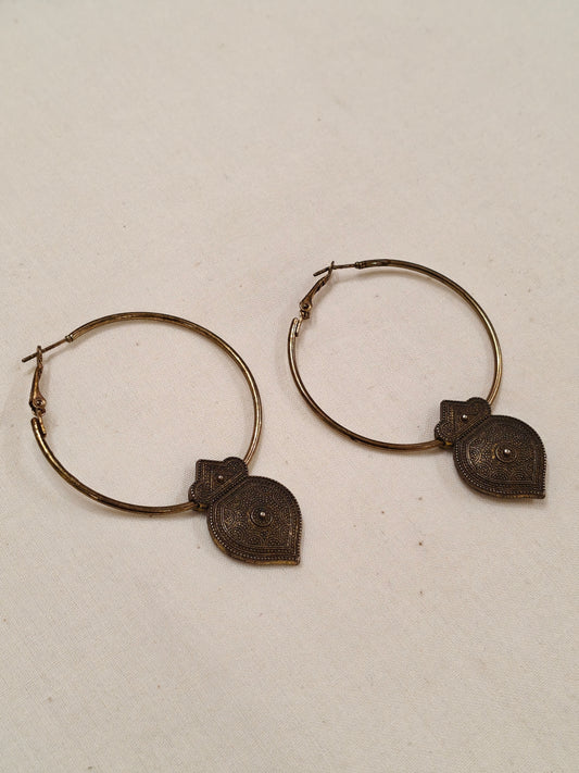 Leaf with a pointy bottom silver oxidised earrings