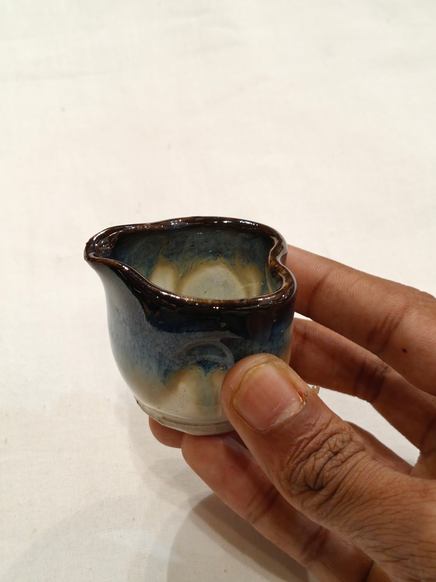 Pourer in handcrafted ceramic