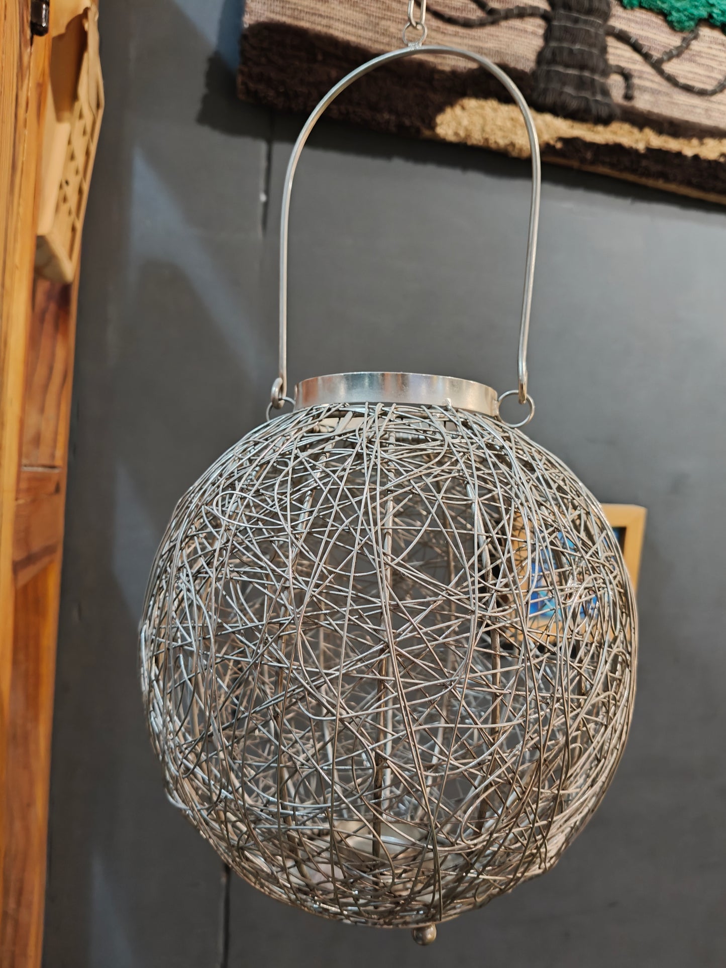 Spherical nest like t-light holder / metal hanging