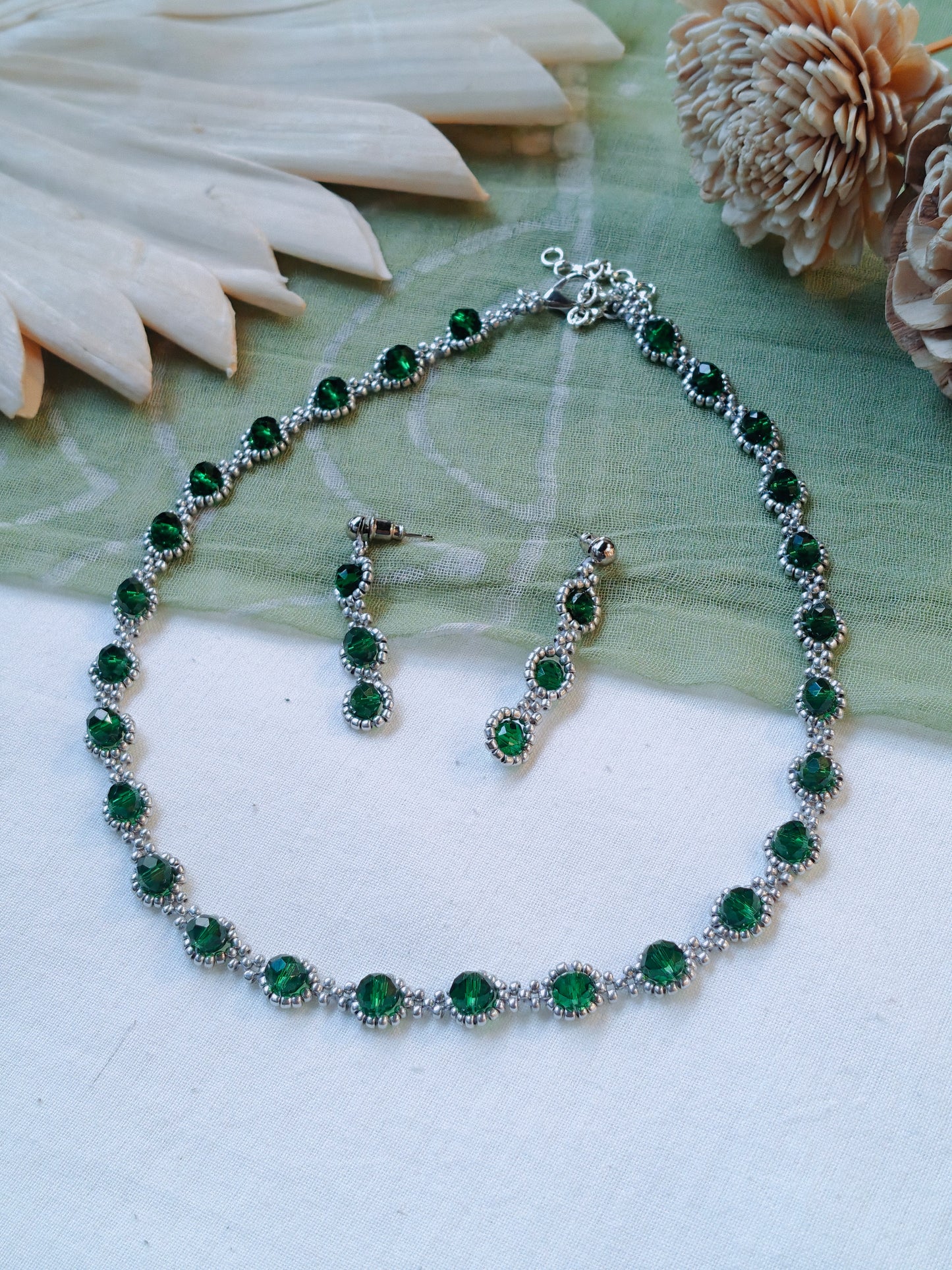 Green poth beads neckpiece and earrings set