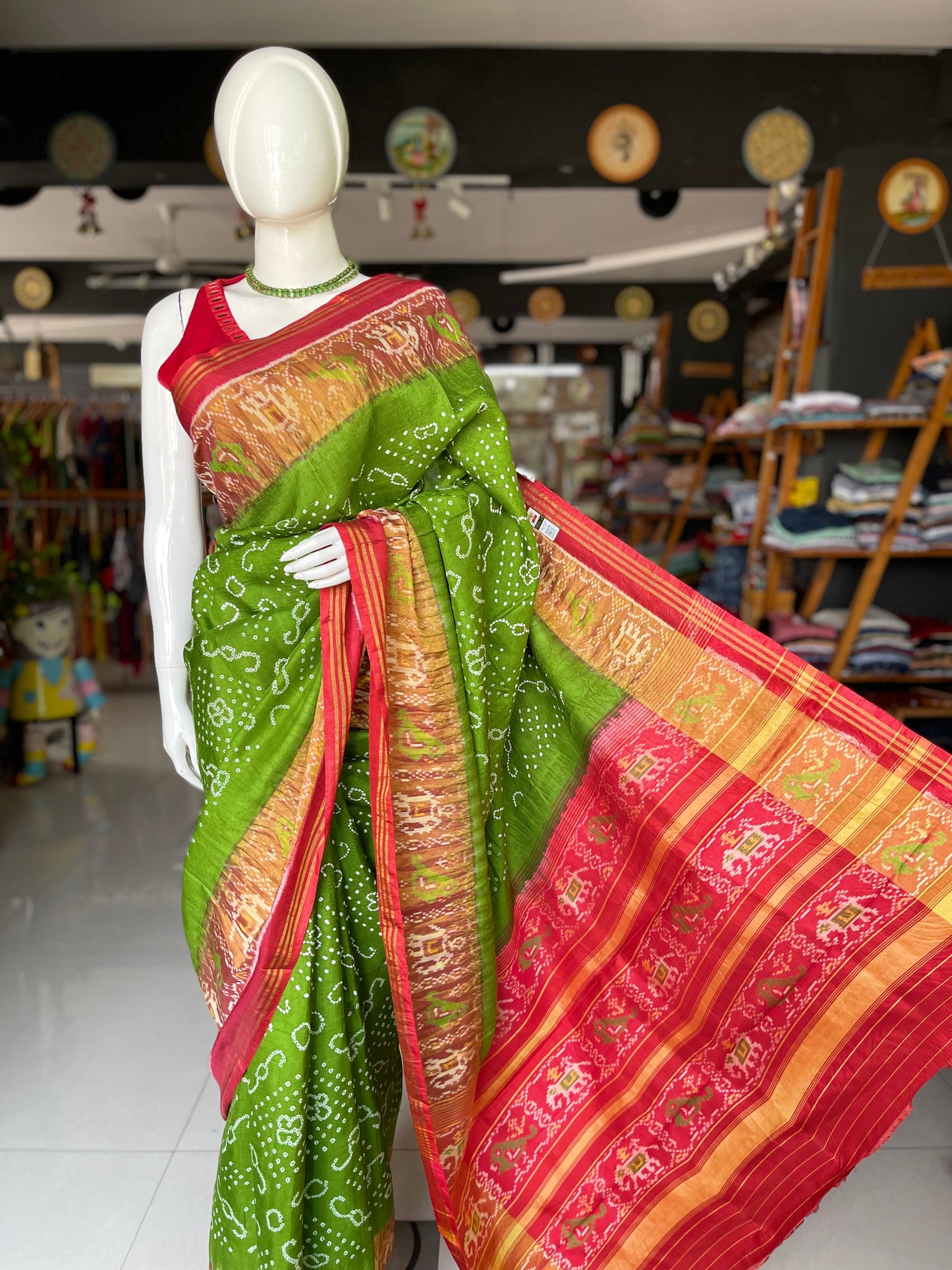 Green tie n dye bandini pure silk handwoven saree with ikat border and palla