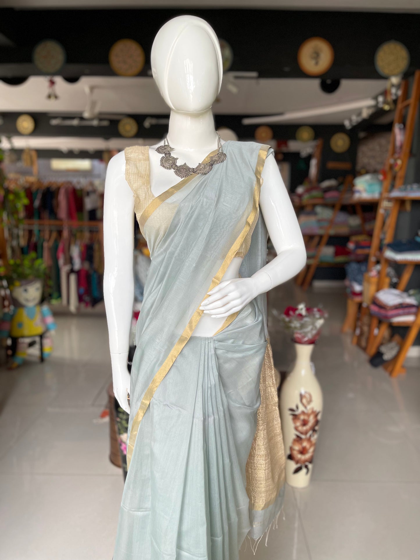 Grey silk cotton Maheshwari handloom saree with geecha and Zari pallu