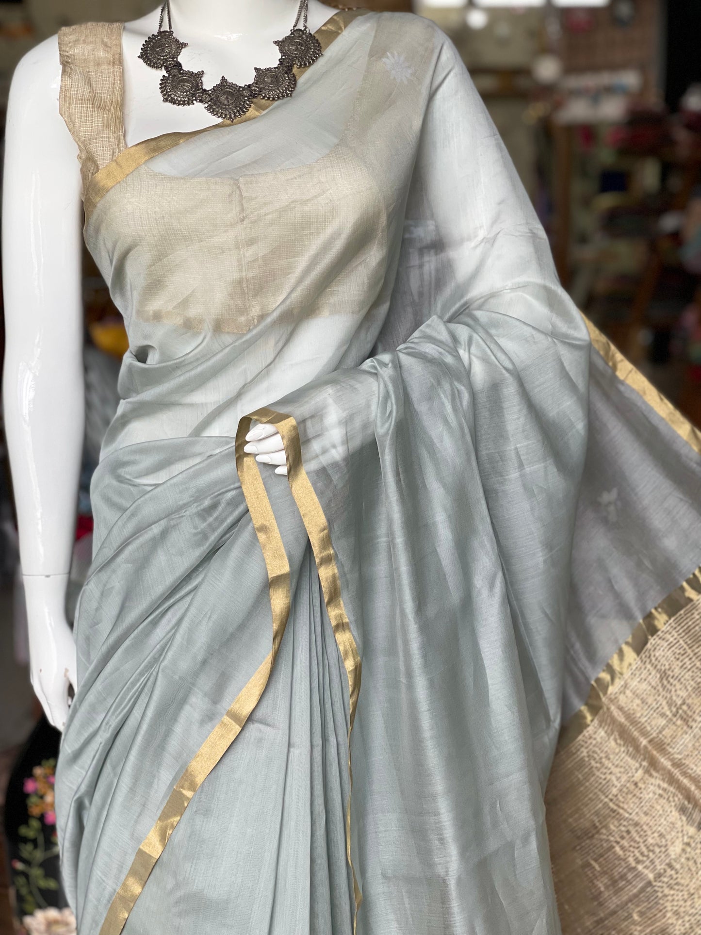 Grey silk cotton Maheshwari handloom saree with geecha and Zari pallu