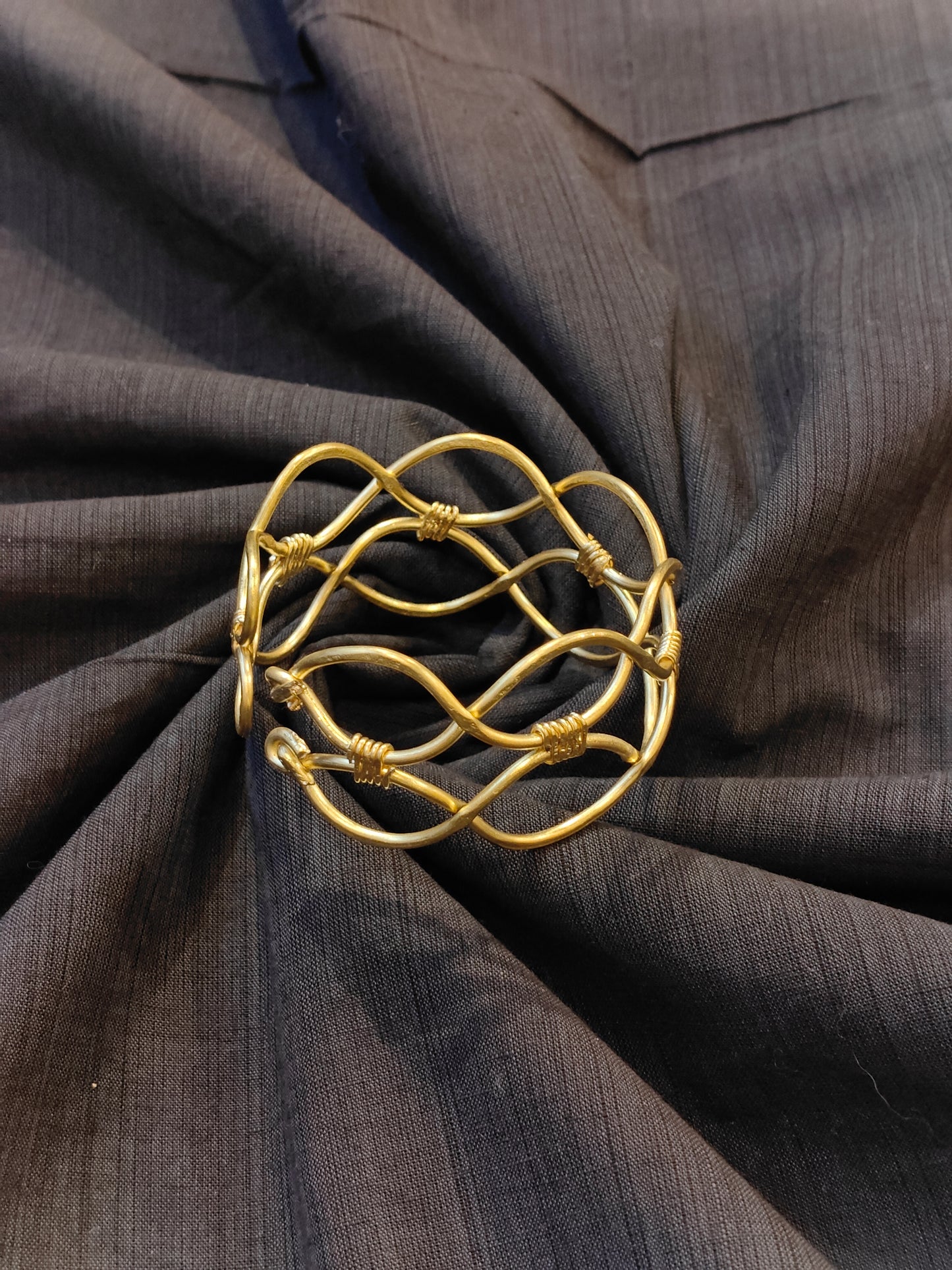 Swirling wires design handcrafted cuff bracelet in brass