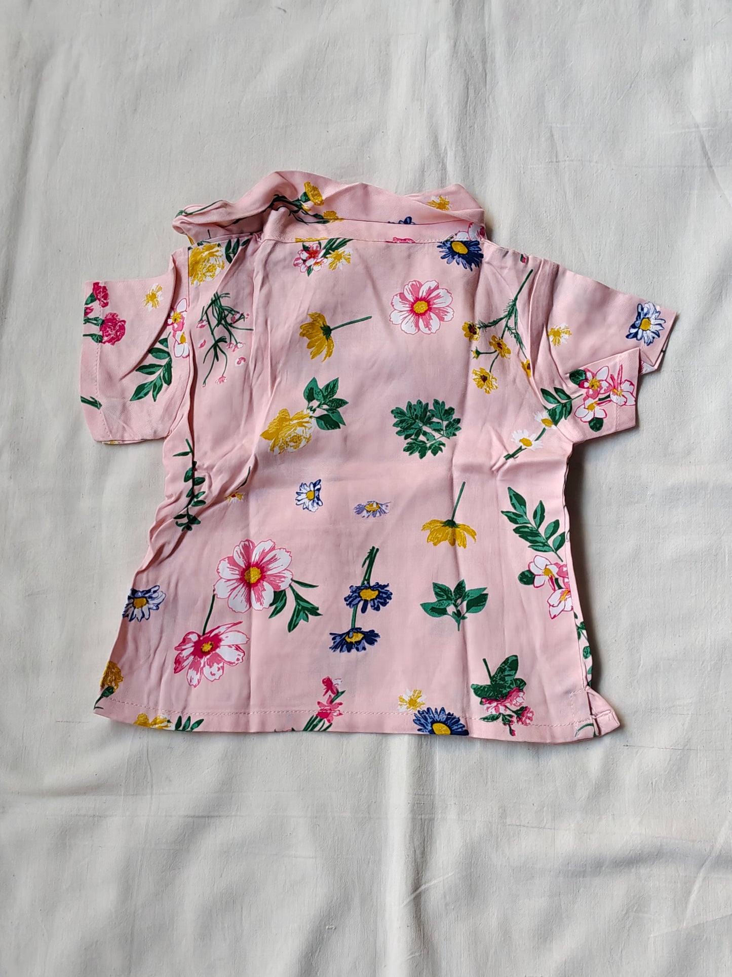 Light pink floral prints short sleeved top for girls