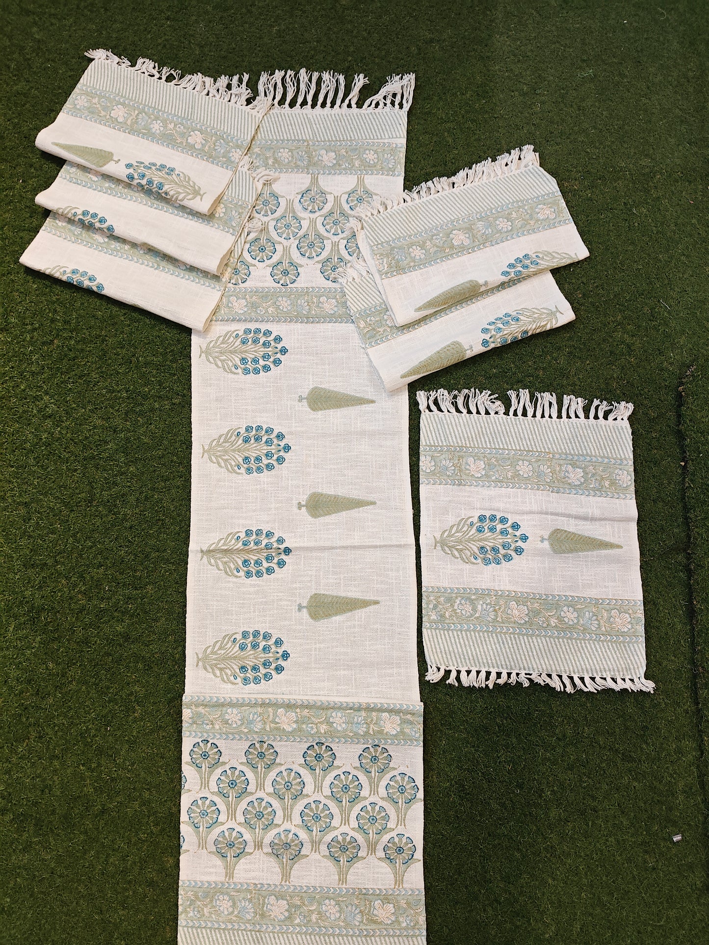 Table runner with 6 placemats - Floral handblock prints on jute cotton