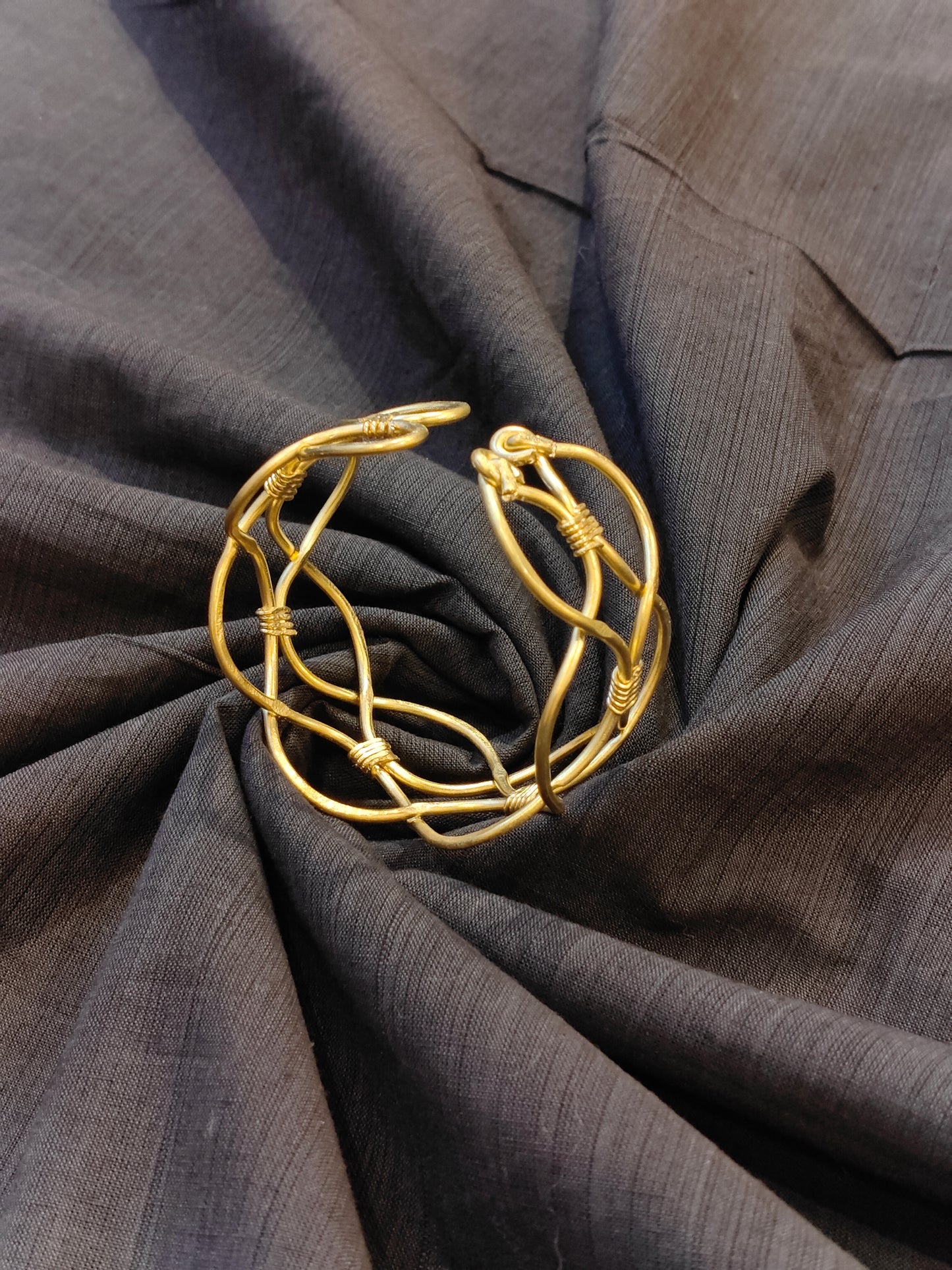 Swirling wires design handcrafted cuff bracelet in brass