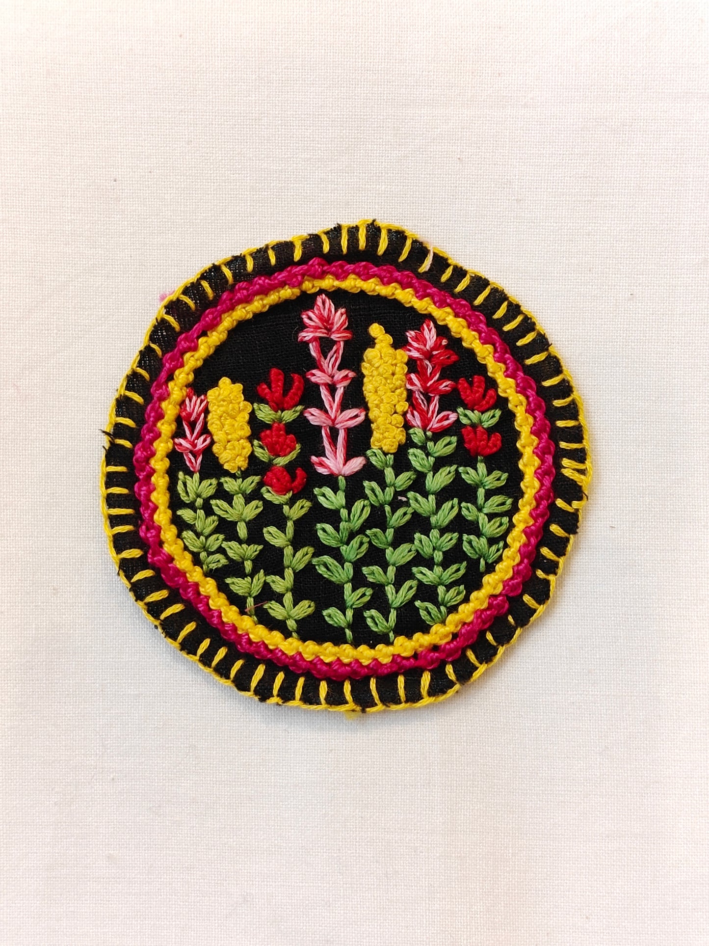 Circular hand embroidery patches