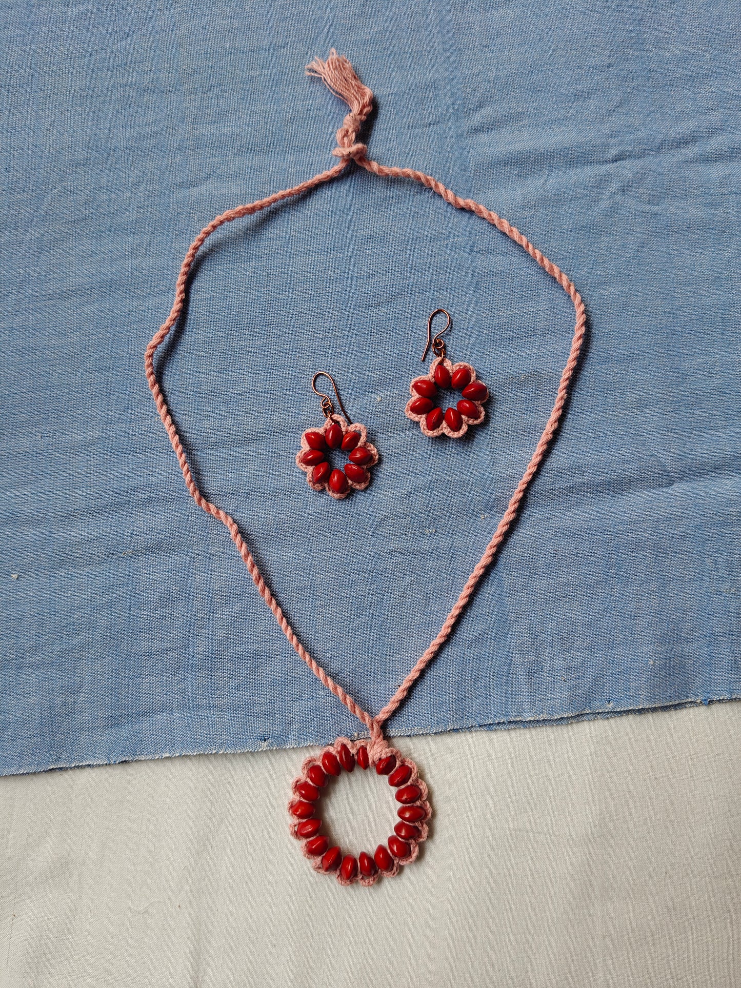 Red Circle seeds in pink yarn Neck piece and earrings set