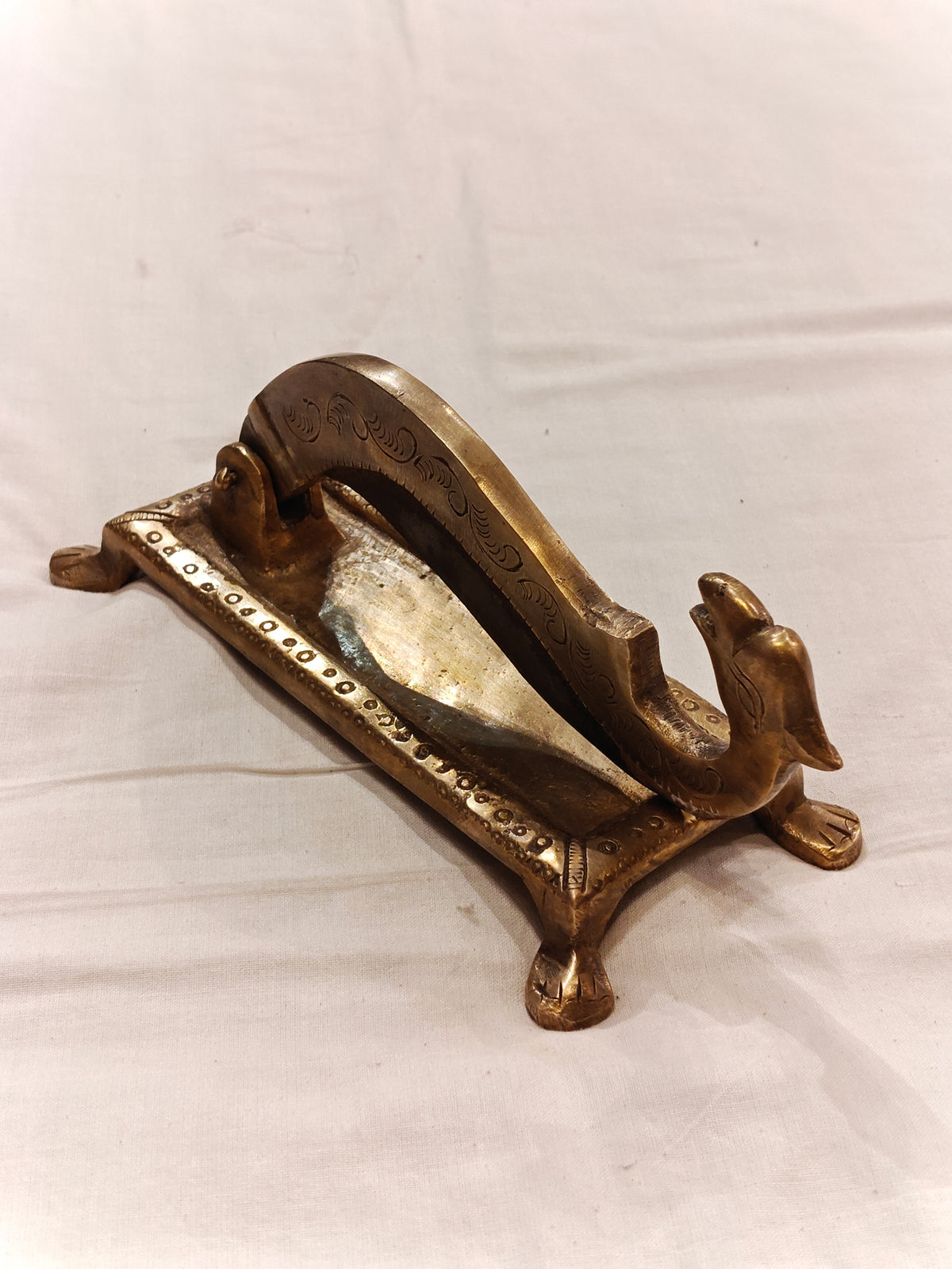 Foldable vegetable cutter / kathi peeta - vintage decor piece
handcrafted in brass