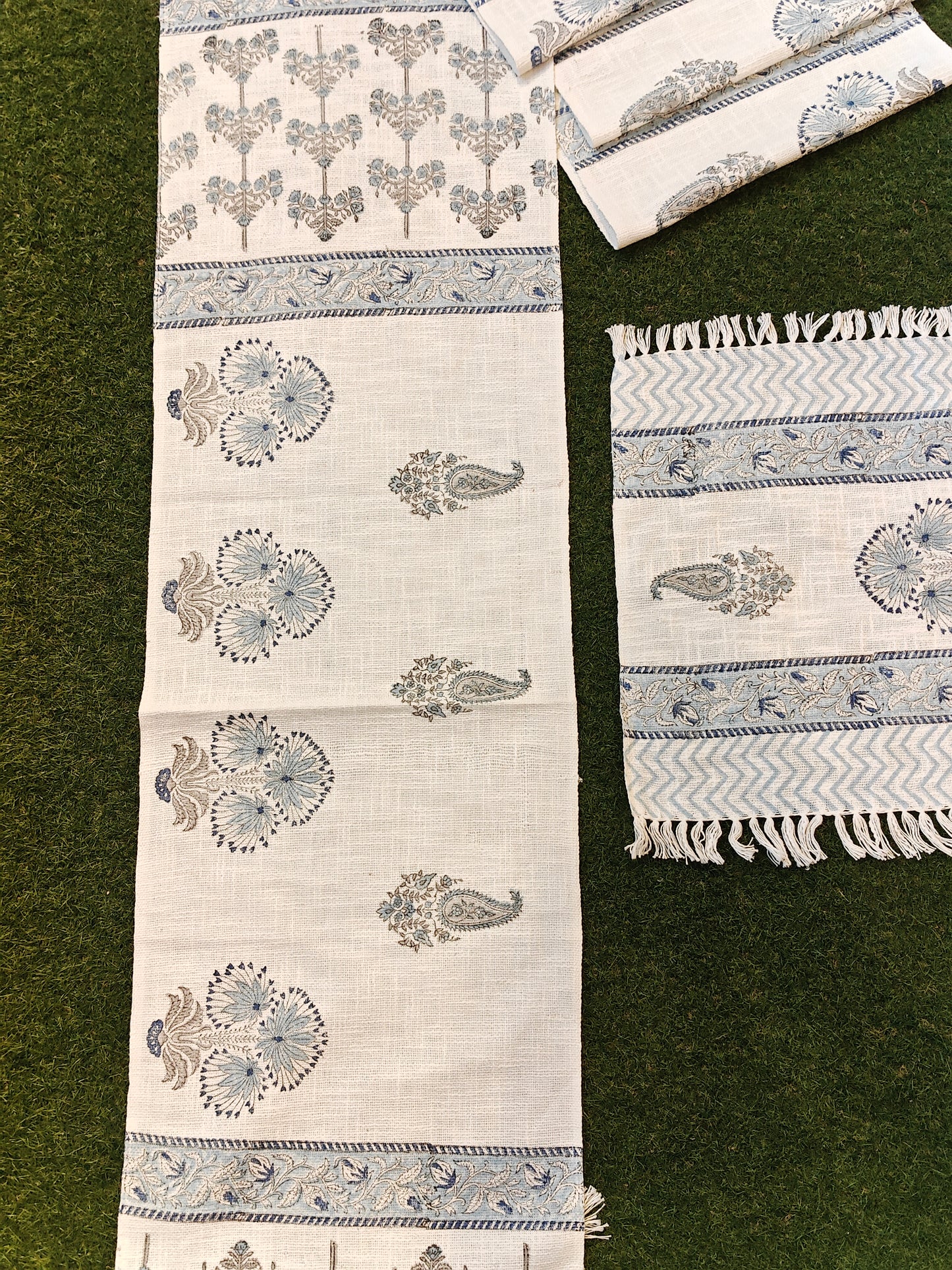 Table runner with 6 placemats - Floral handblock prints on jute cotton