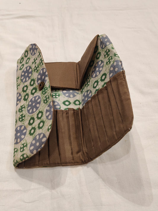 Fabric pouch for artists with magnet closure - organizer for pens, brushes or small items - multiple designs available