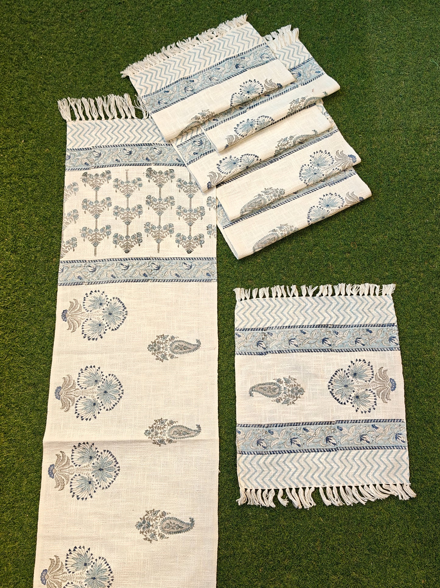 Table runner with 6 placemats - Floral handblock prints on jute cotton