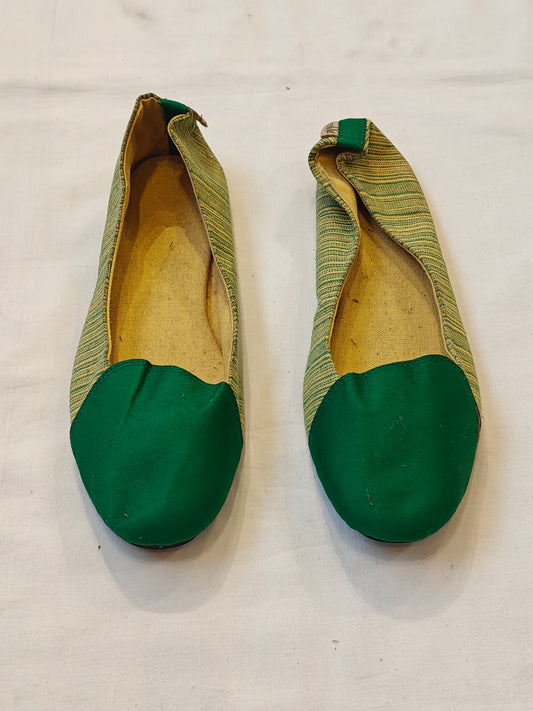 Green and yellow women's shoe with upcycled tyre base