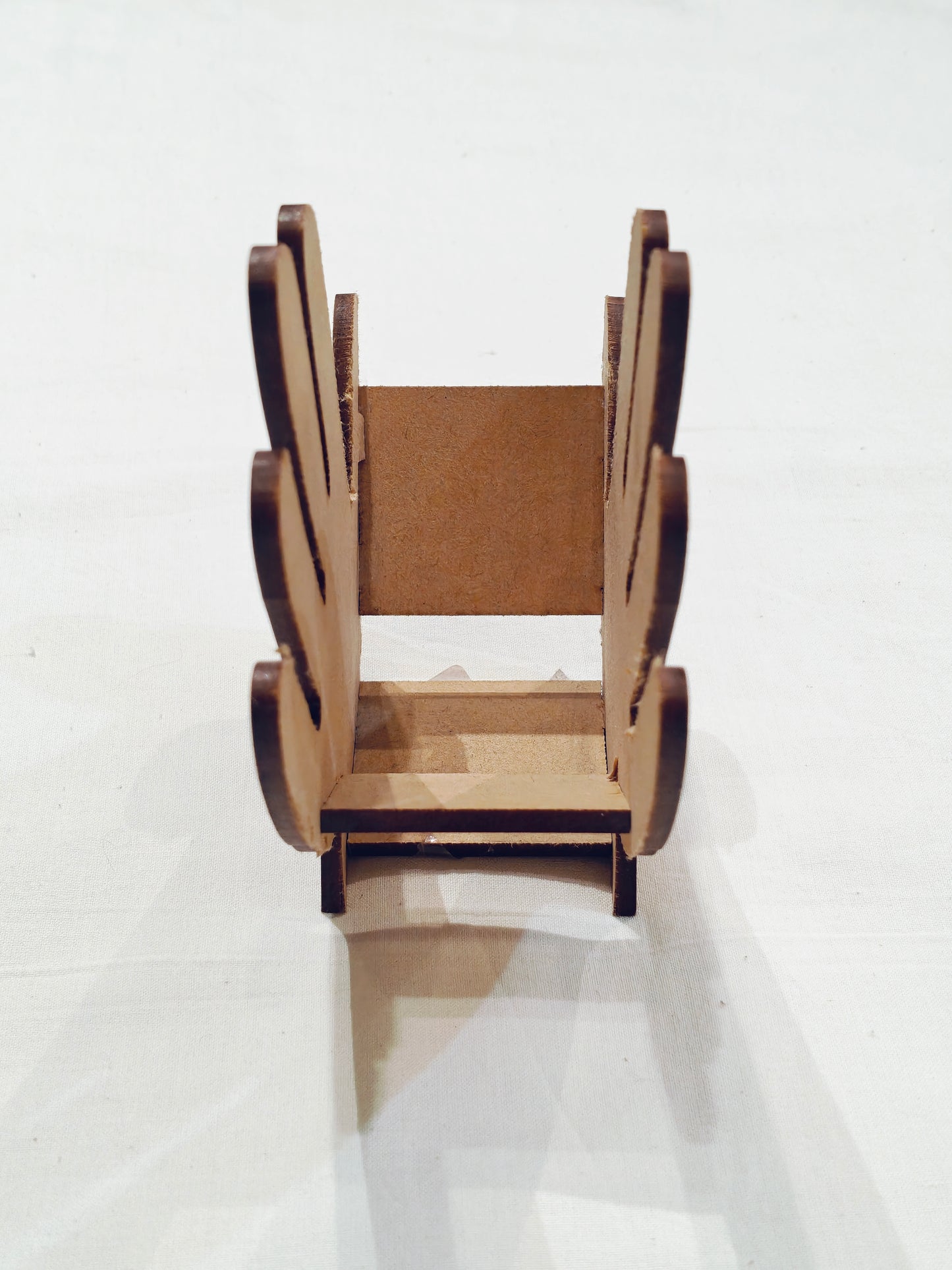 Wooden pine sheet DIY tissue holder - Kind hands holding for you