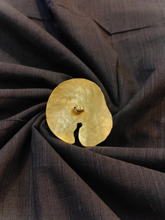 Lily pad design finger ring in brass