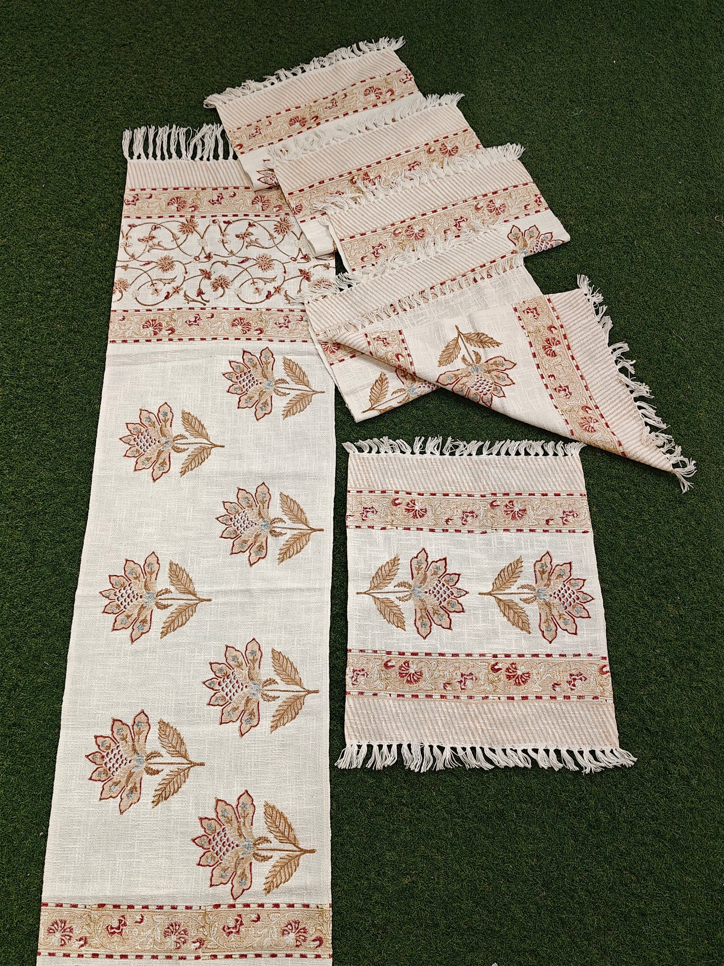 Table runner with 6 placemats - Floral handblock prints on jute cotton
